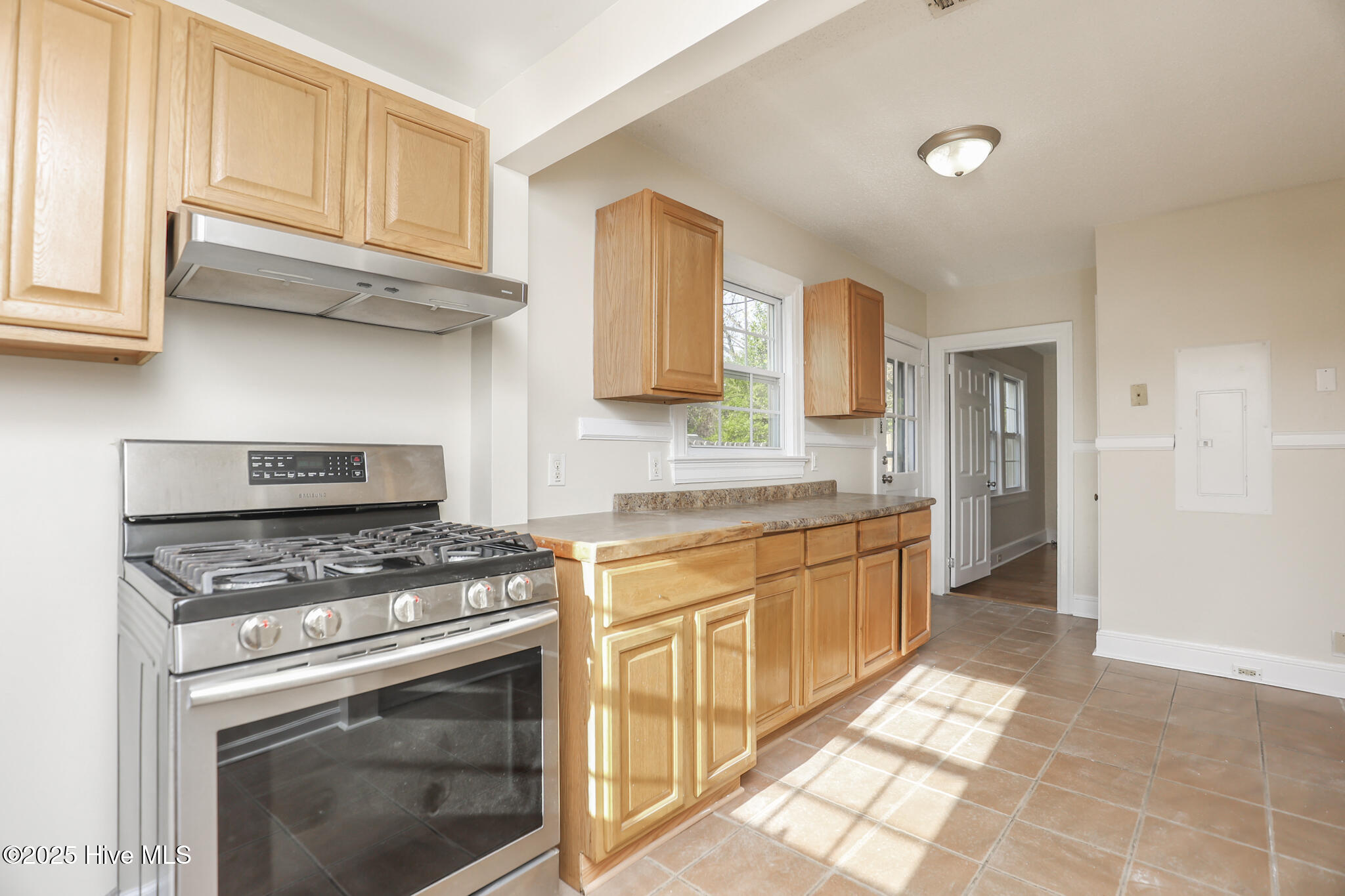 100542091 | Photo 12