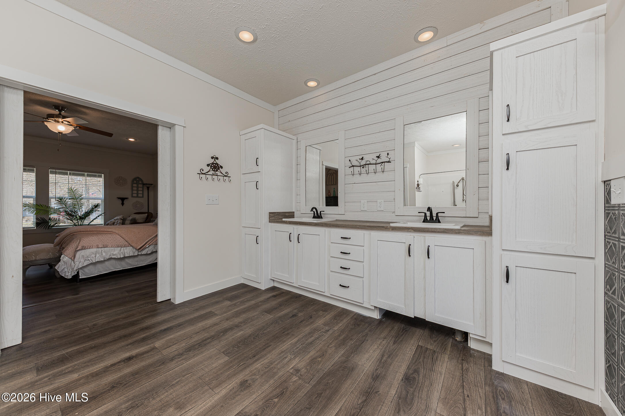 100563969 | Photo 37