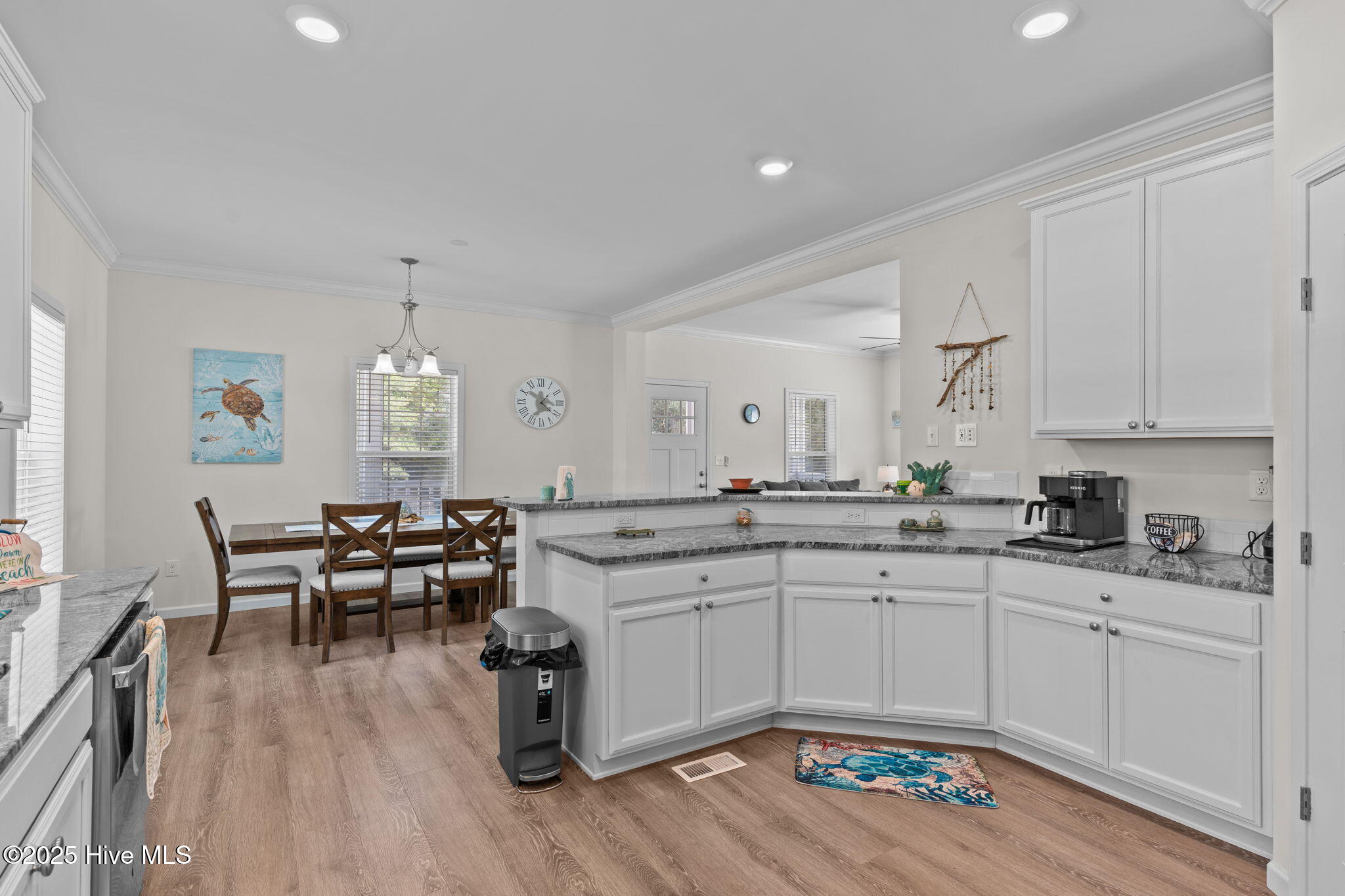 100535377 | Photo 18