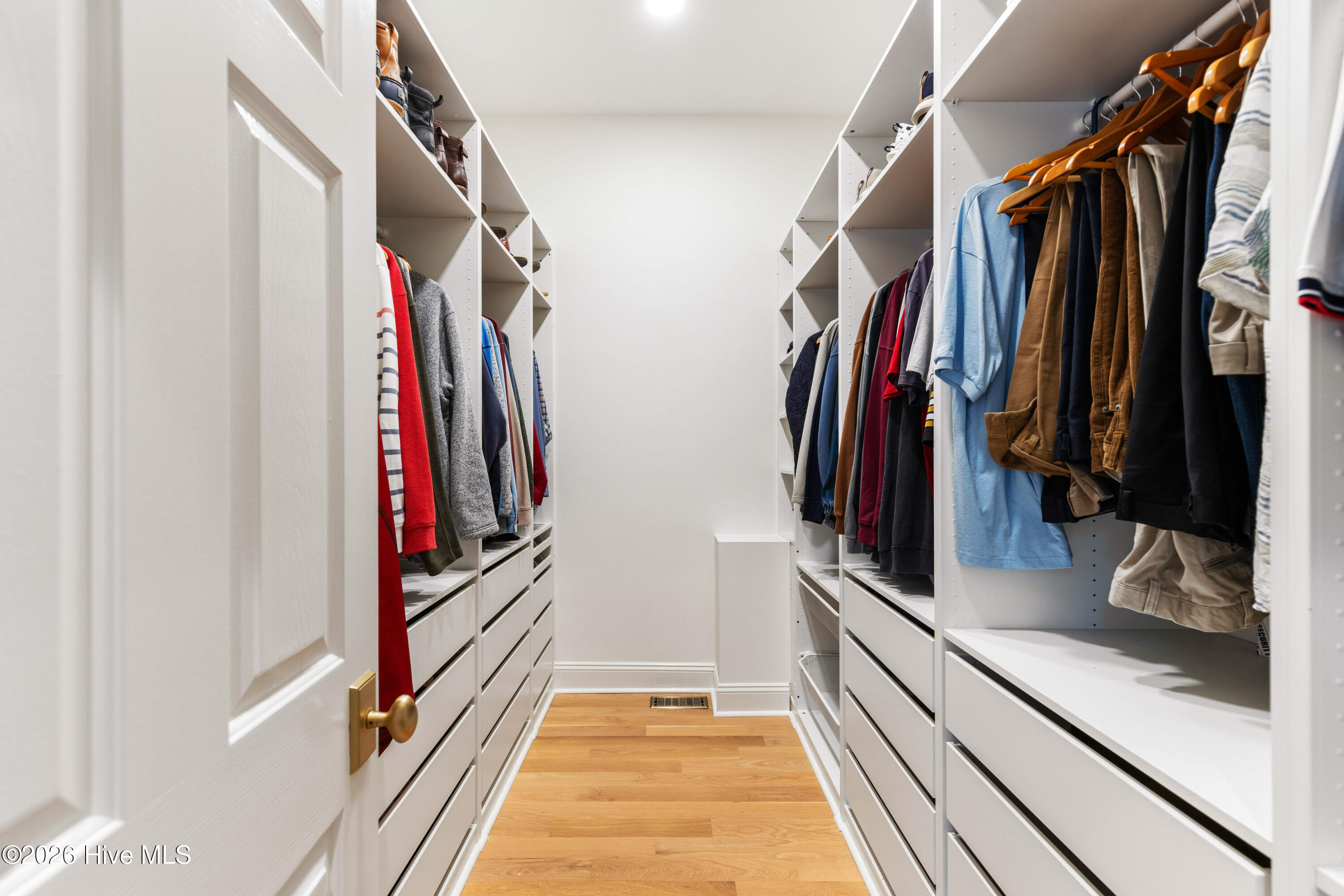 100555813 | Photo 43