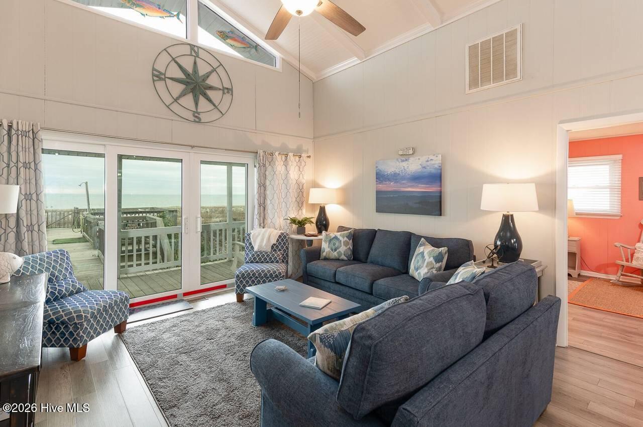 100557462 | Photo 23