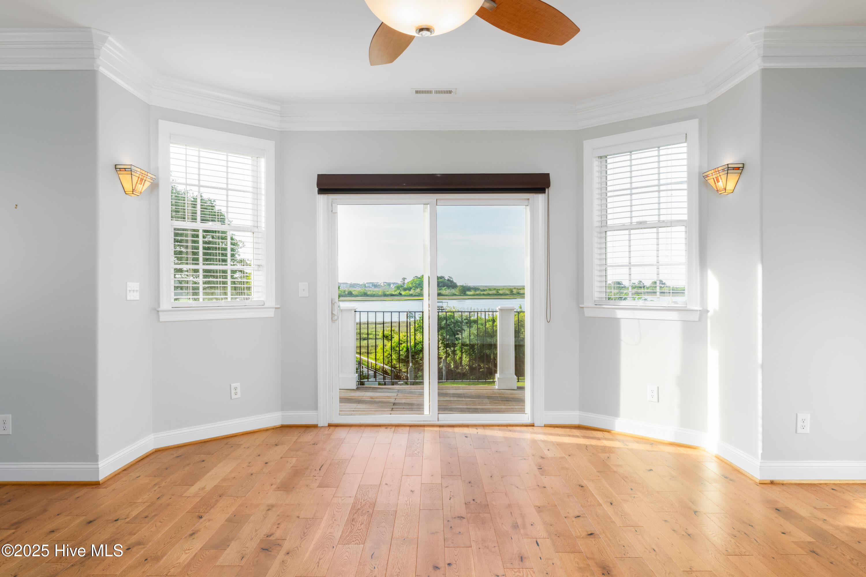 100506223 | Photo 38