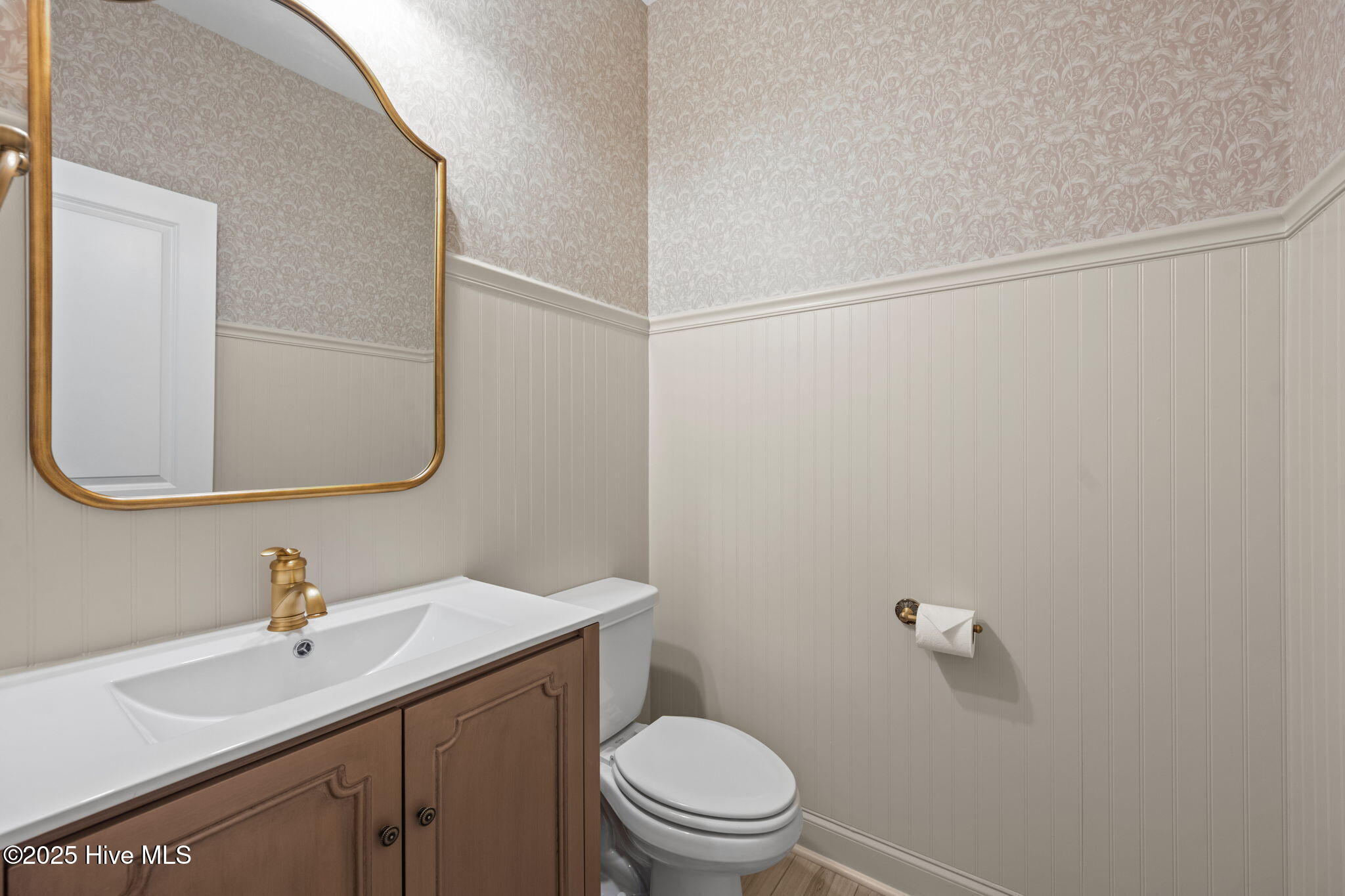 100547025 | Photo 24