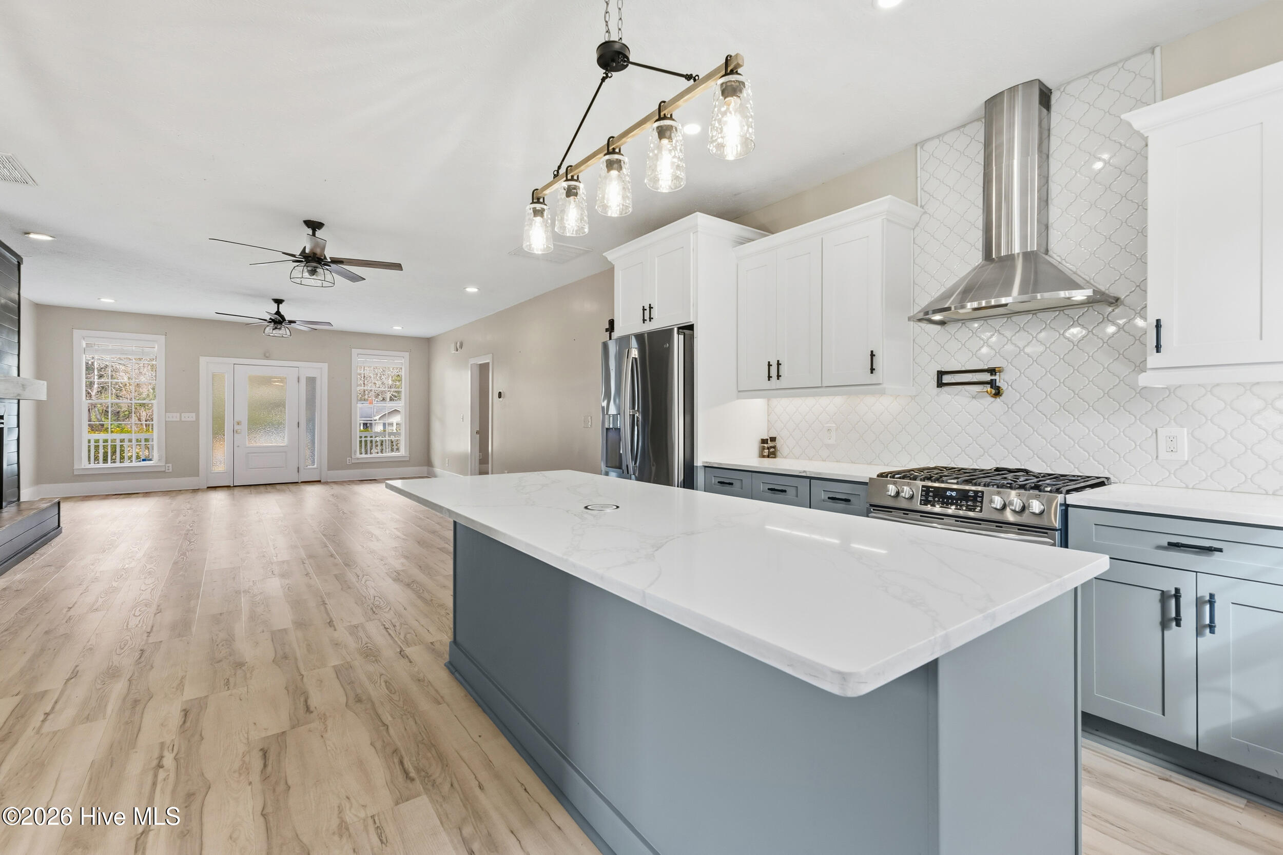 100552427 | Photo 14