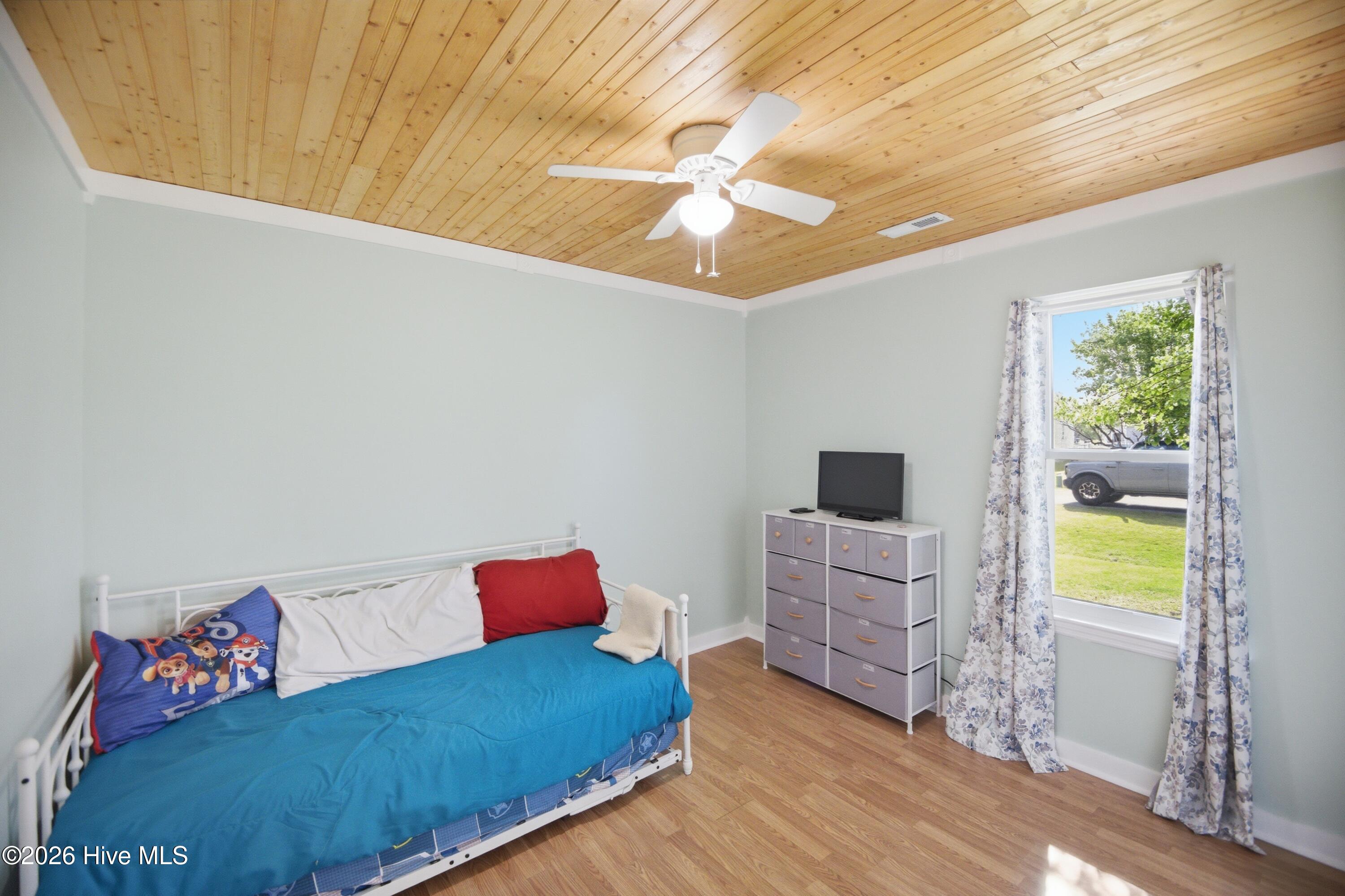 100565180 | Photo 18