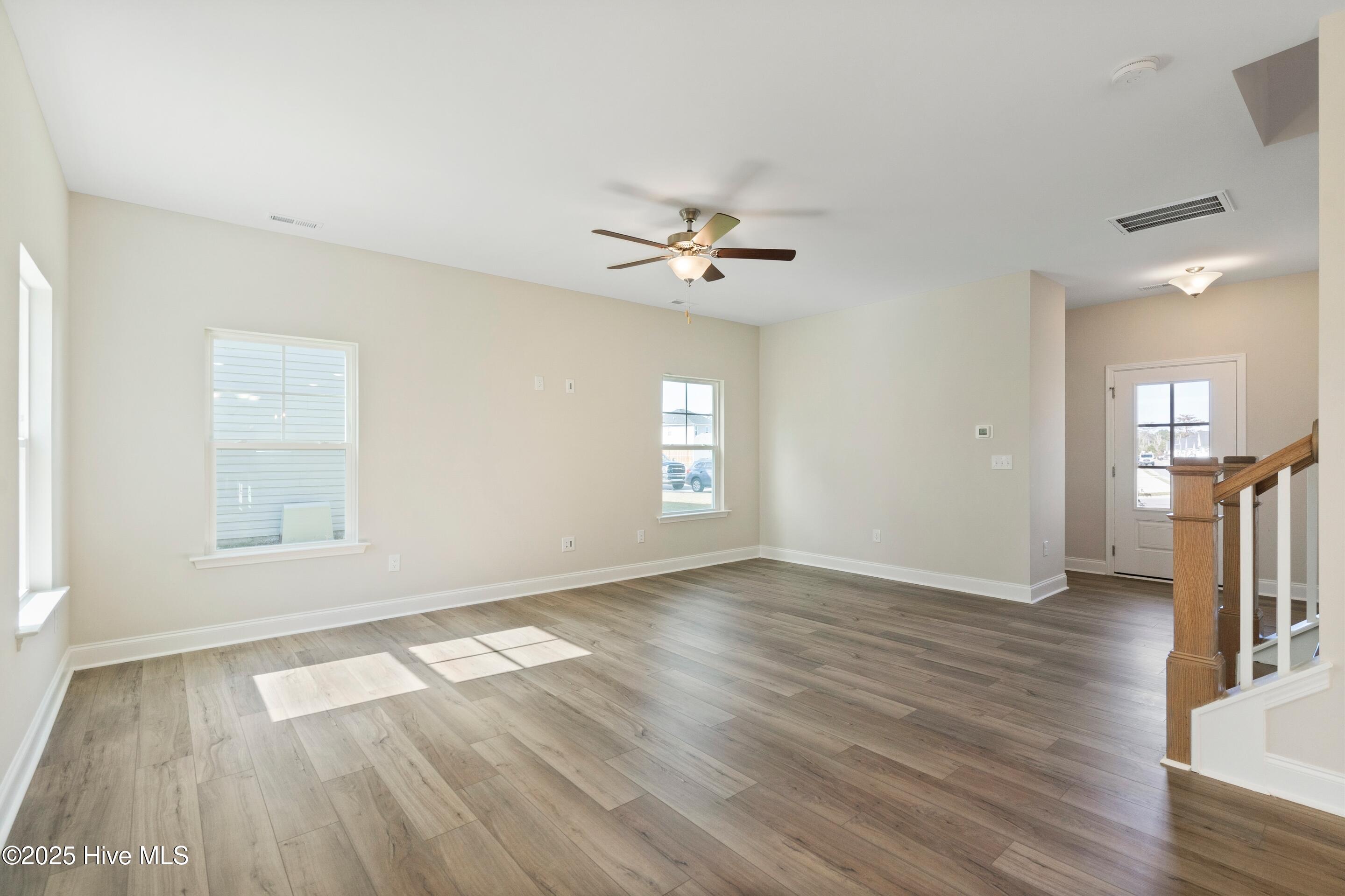 100543350 | Photo 10