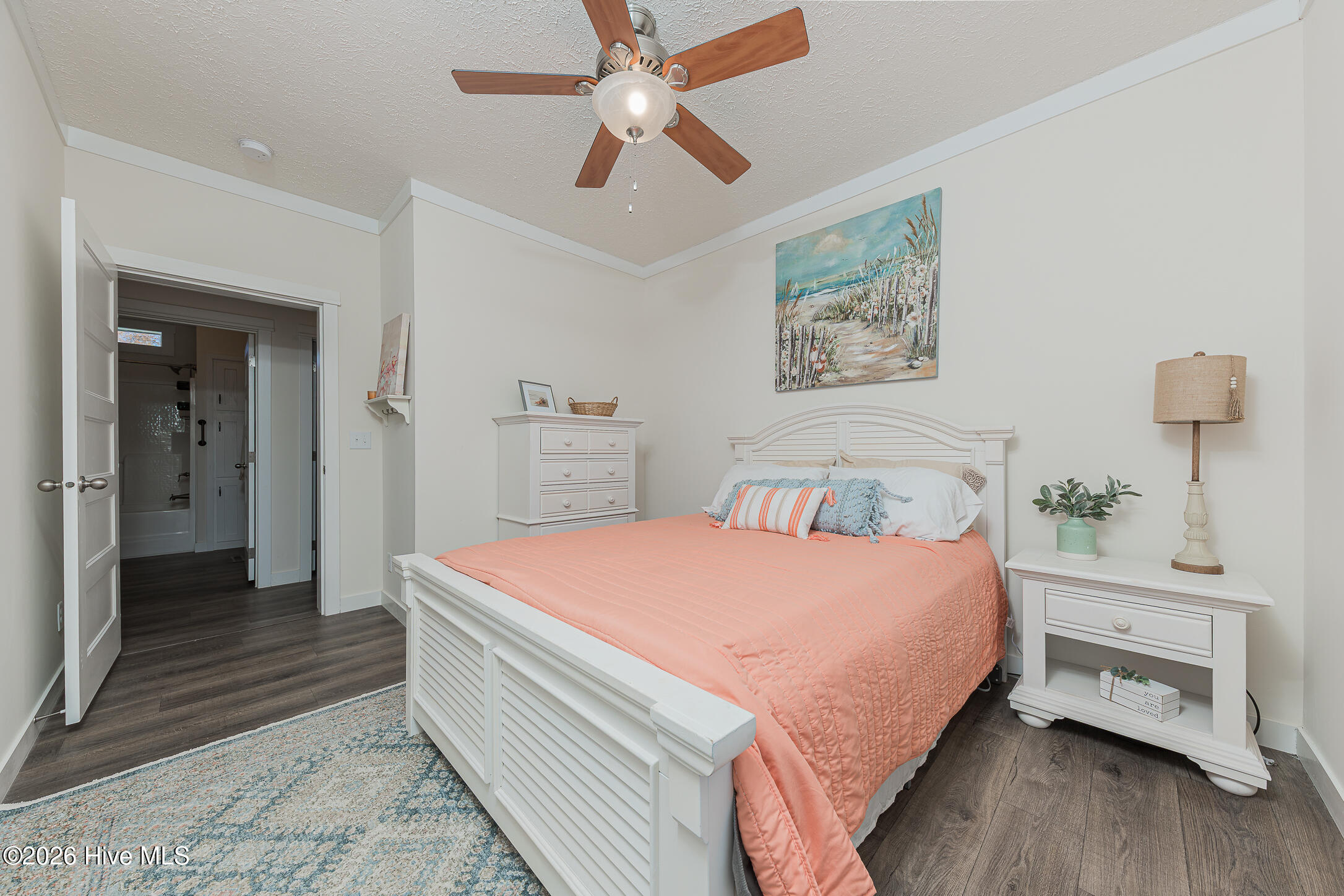 100563969 | Photo 41