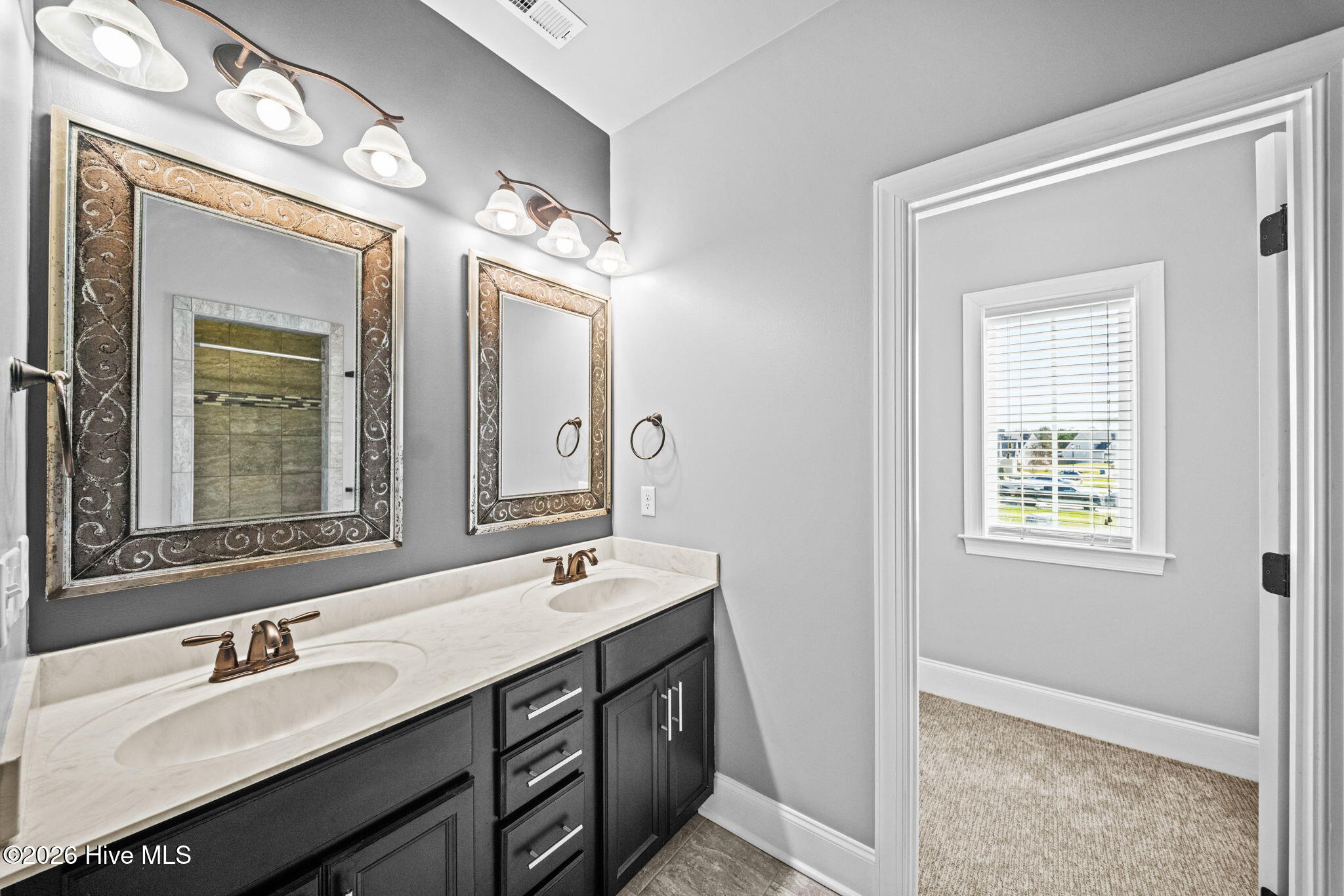 100565023 | Photo 19