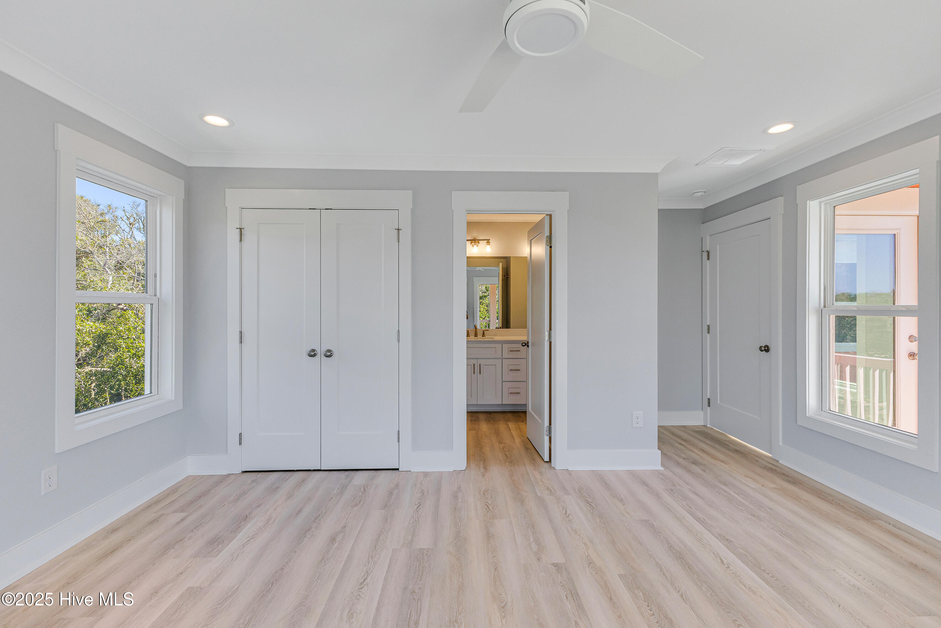 100535613 | Photo 40