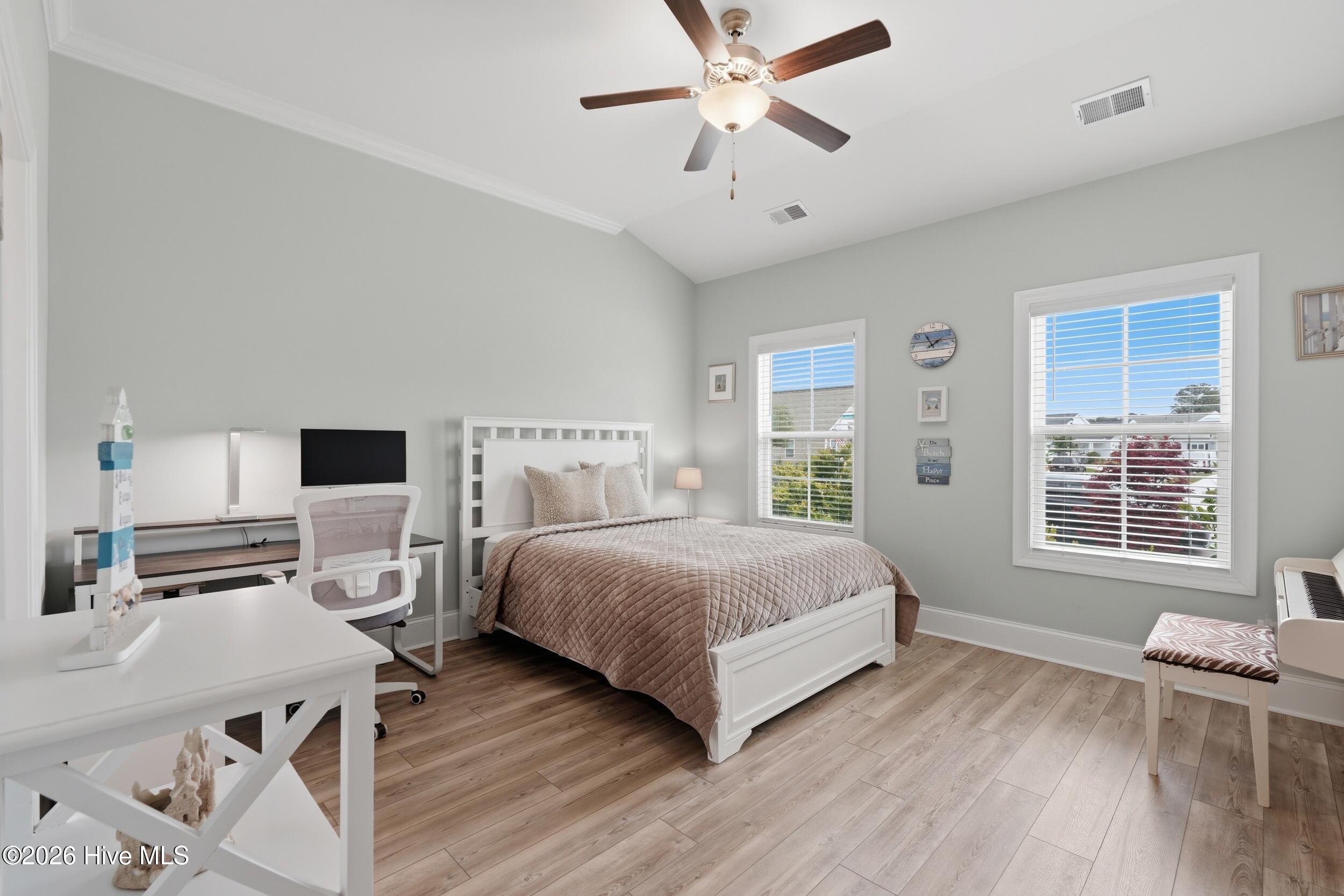 100565779 | Photo 32