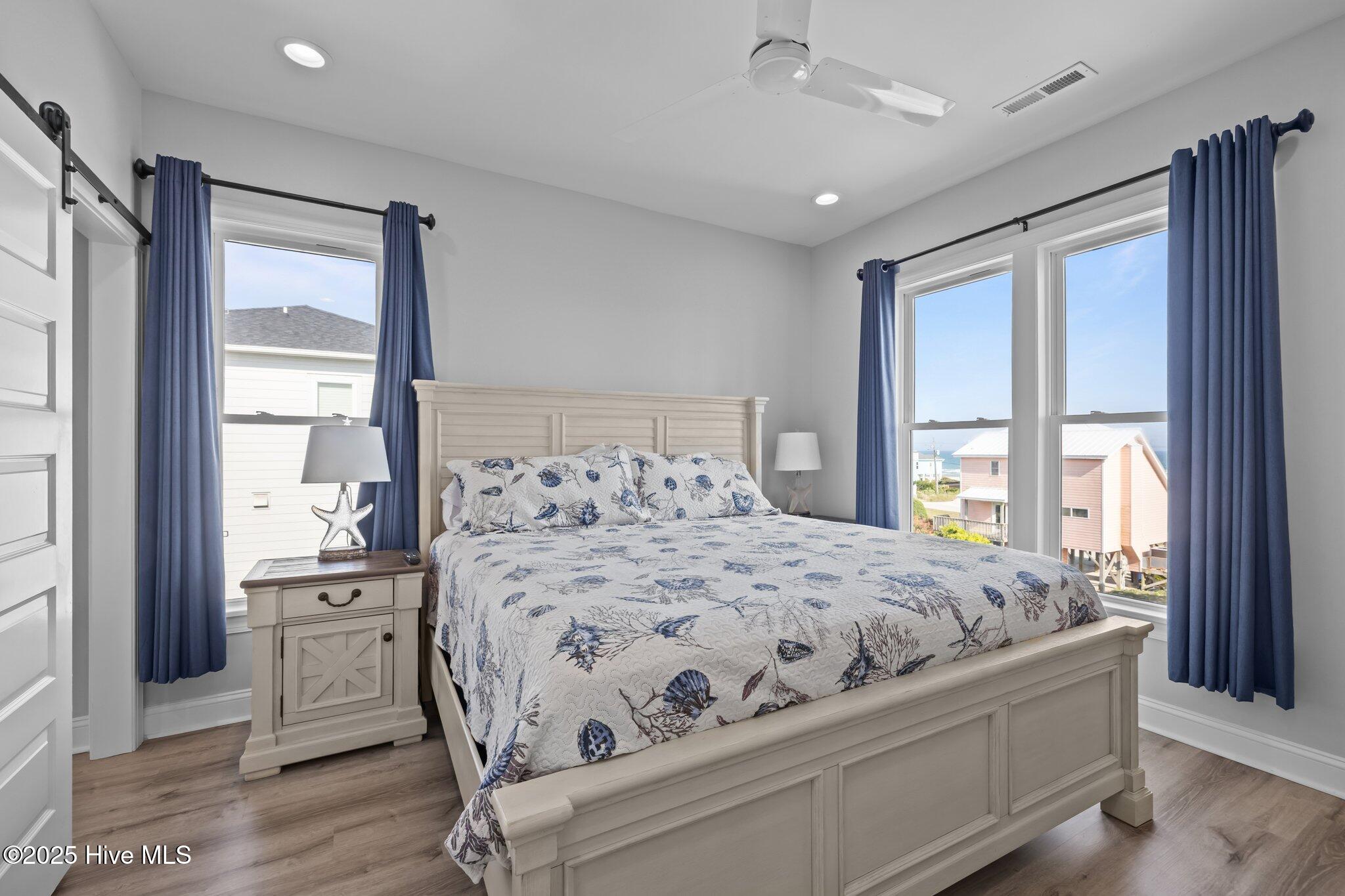 100509194 | Photo 38