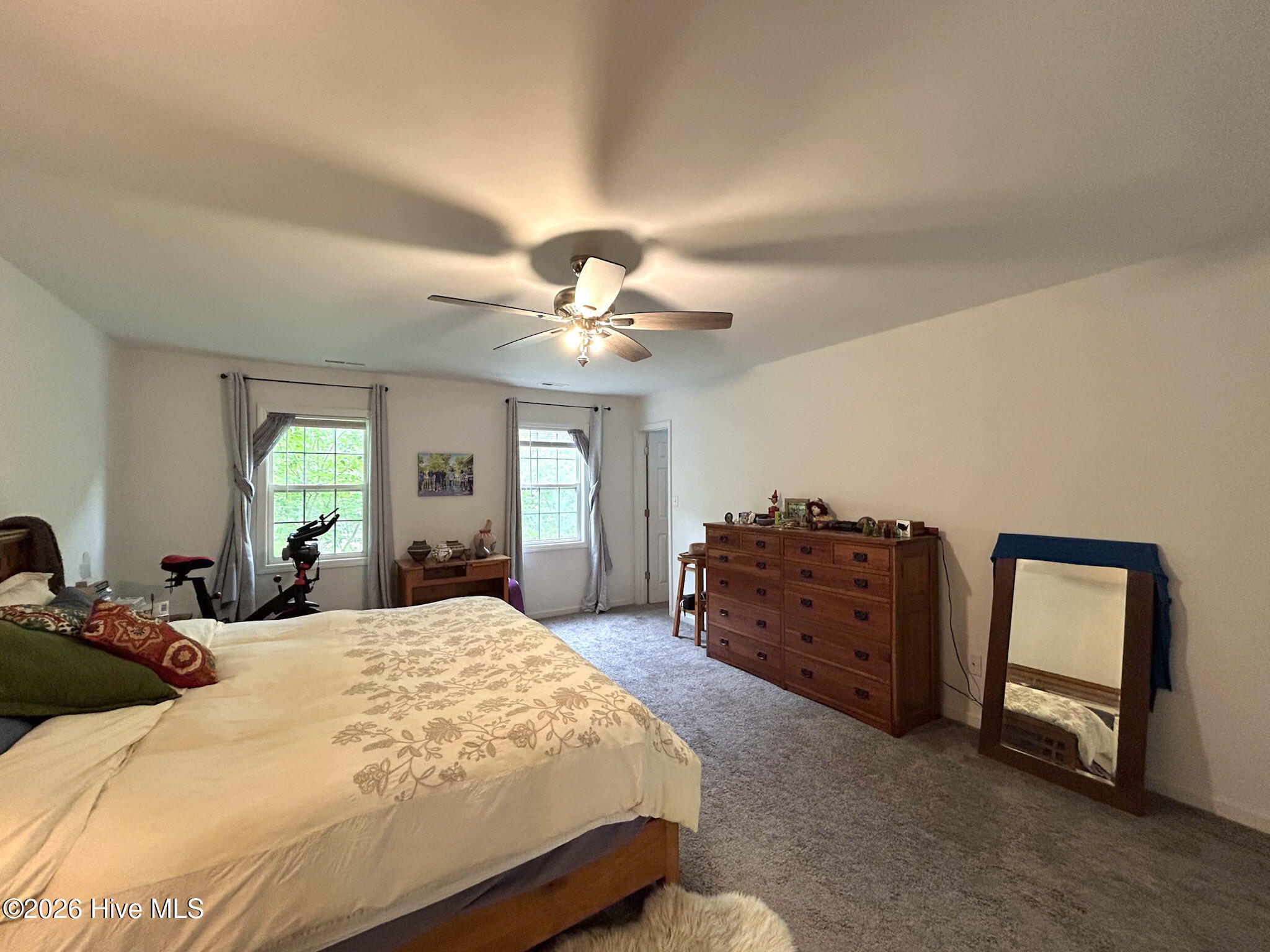 100570244 | Photo 43