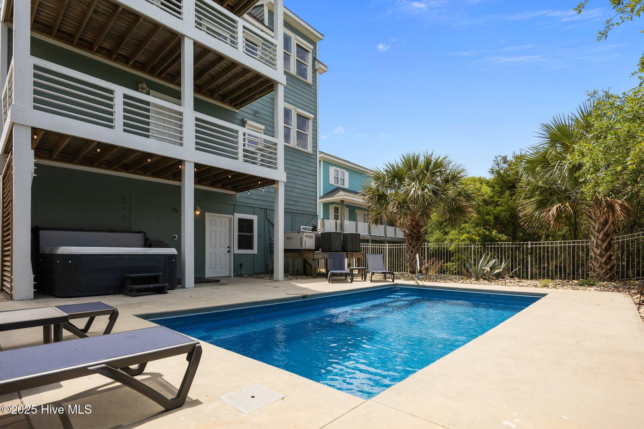 100506414 | Photo 41