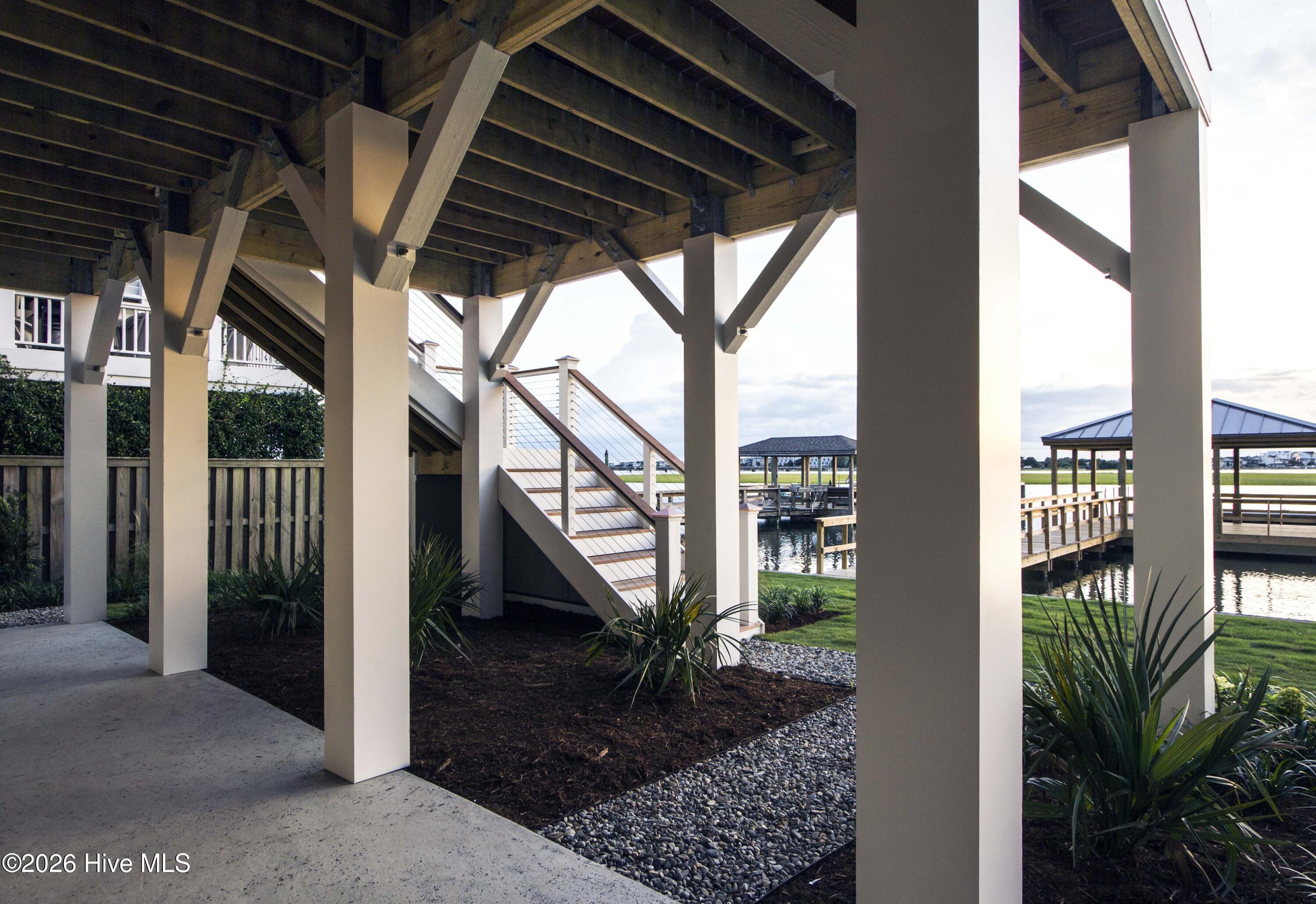 100563584 | Photo 50