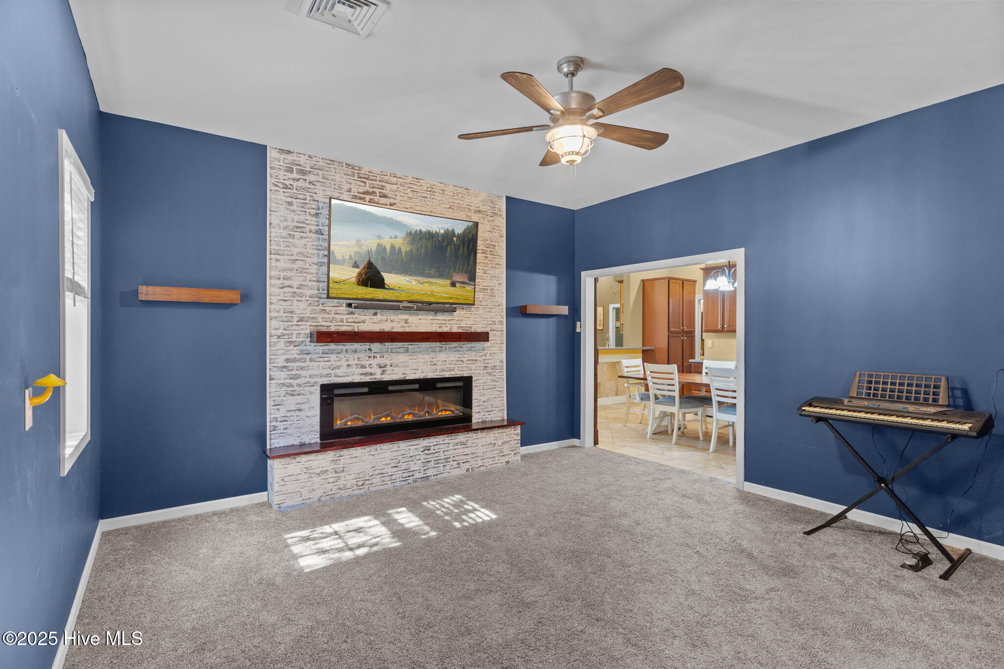 100540353 | Photo 11