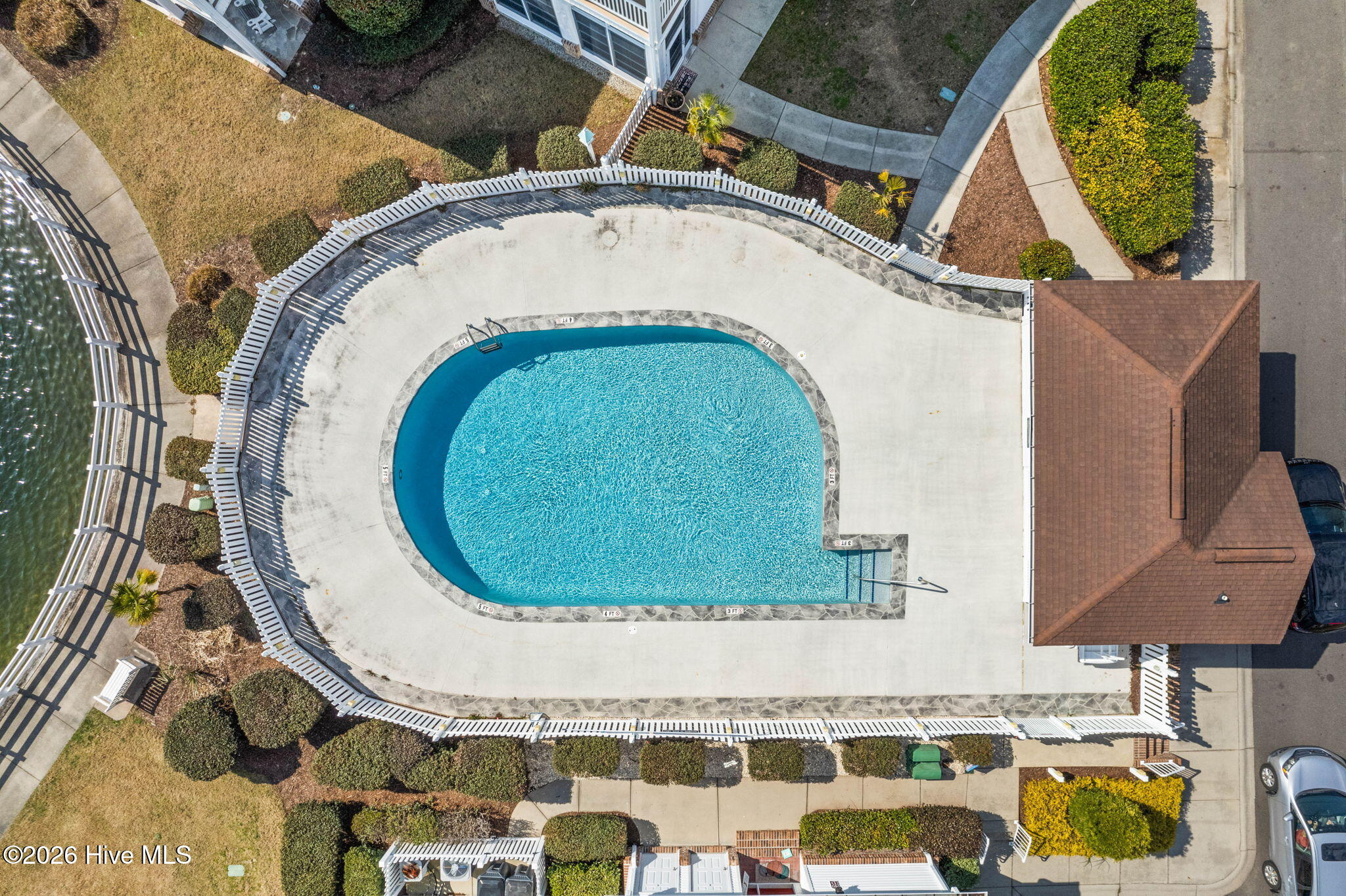 100558044 | Photo 83