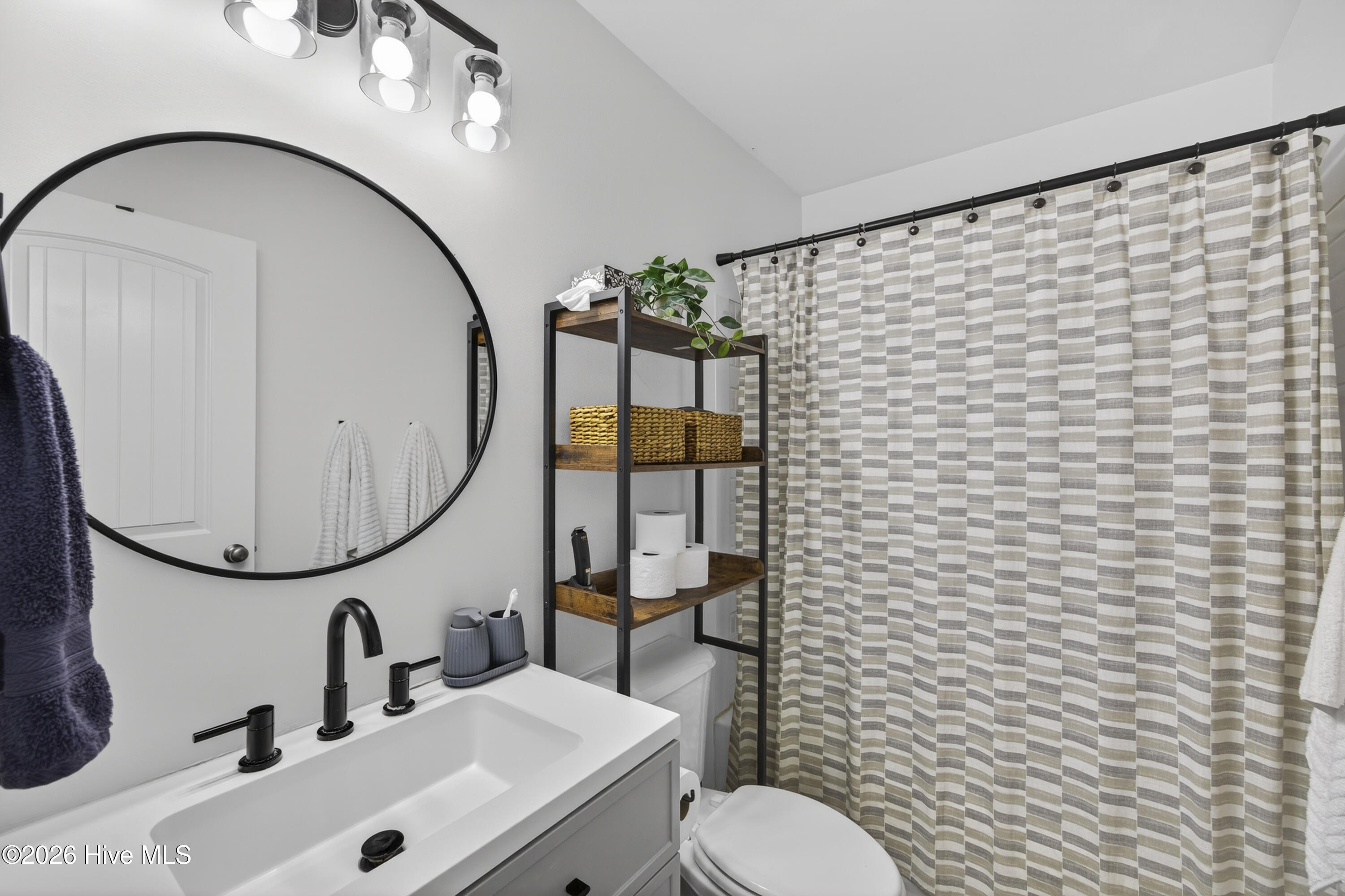 100565225 | Photo 43