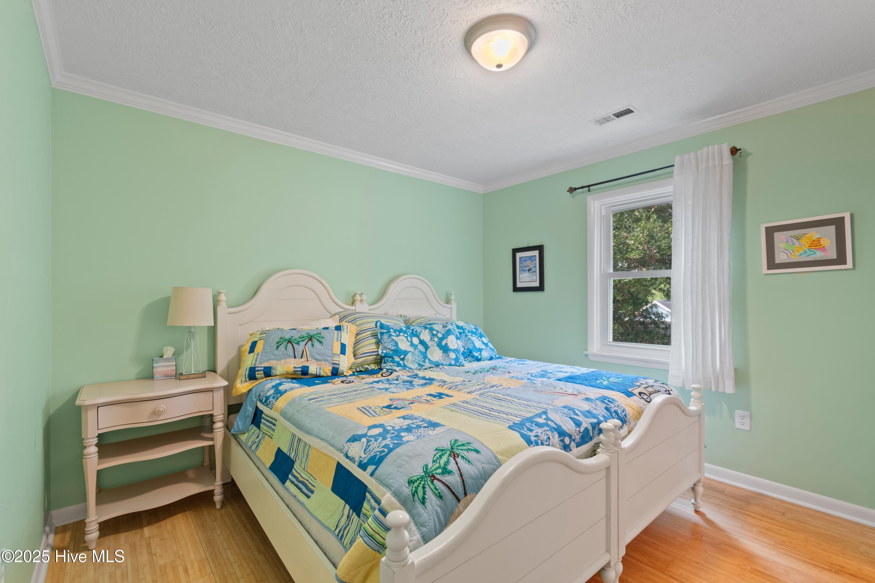 100535762 | Photo 47