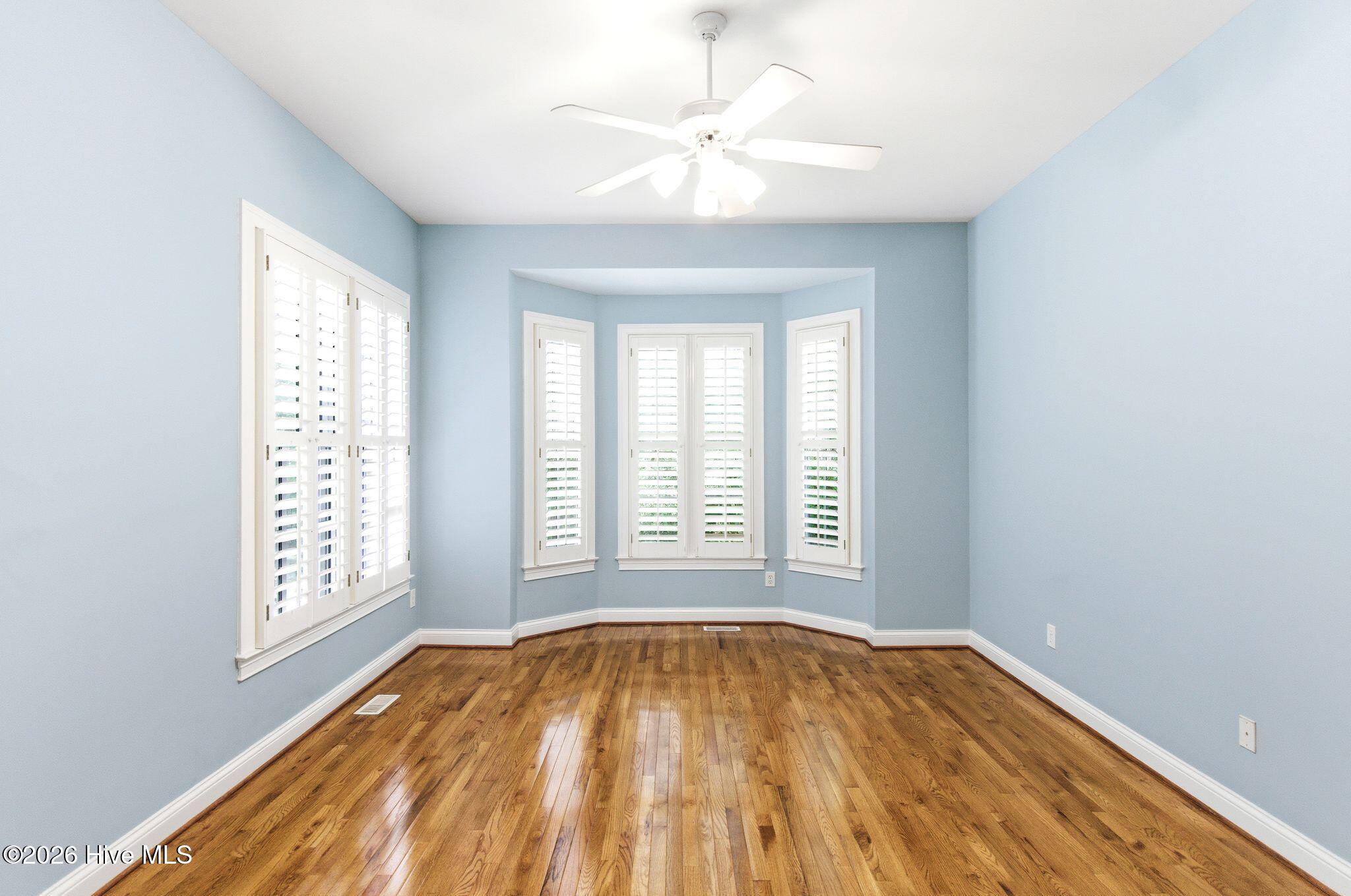 100567139 | Photo 25