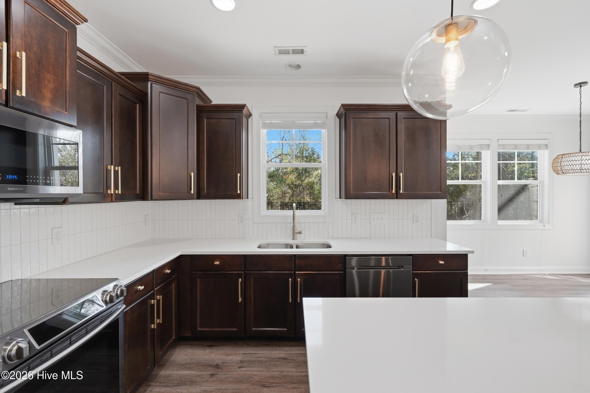 100564120 | Photo 17