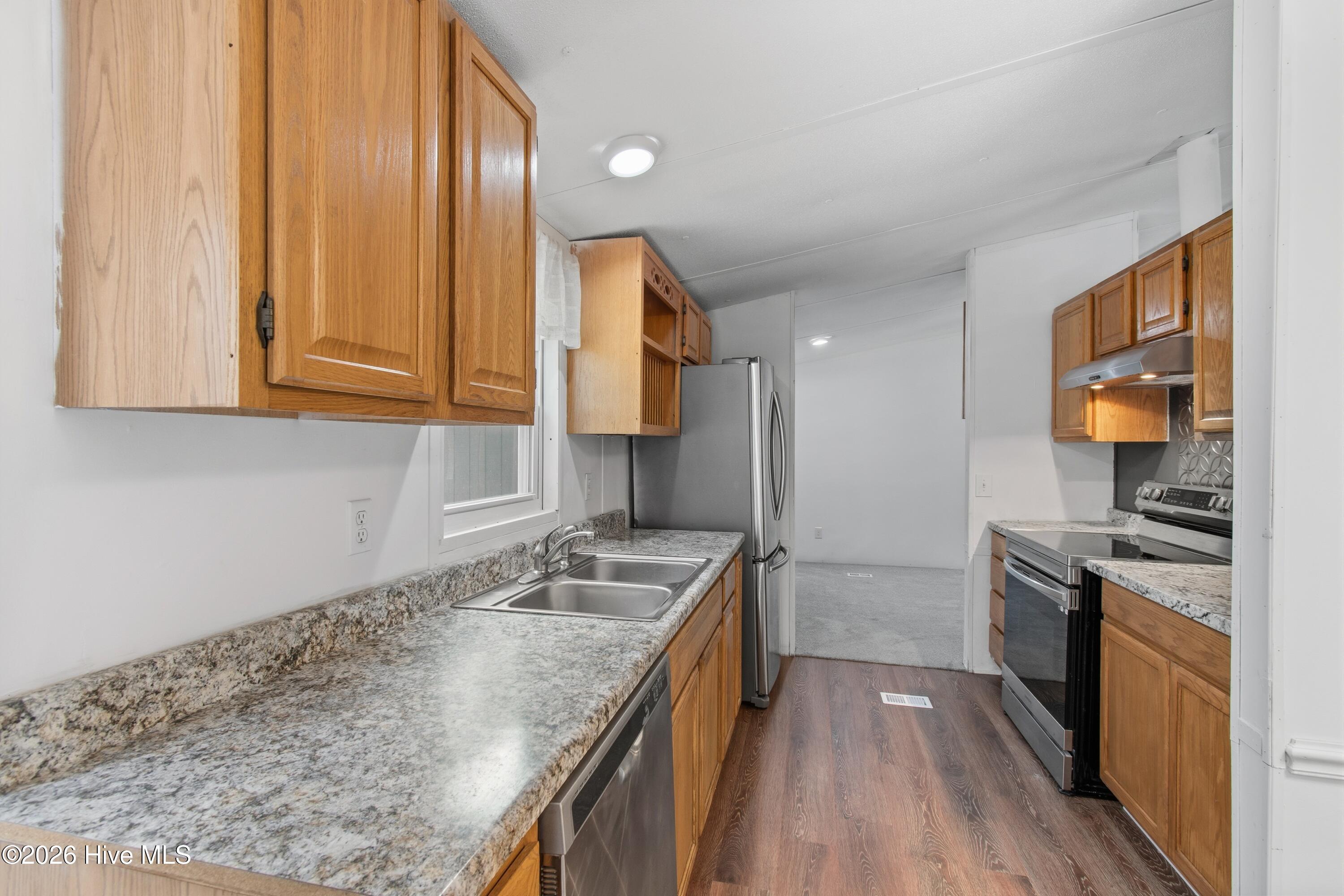 100553842 | Photo 18