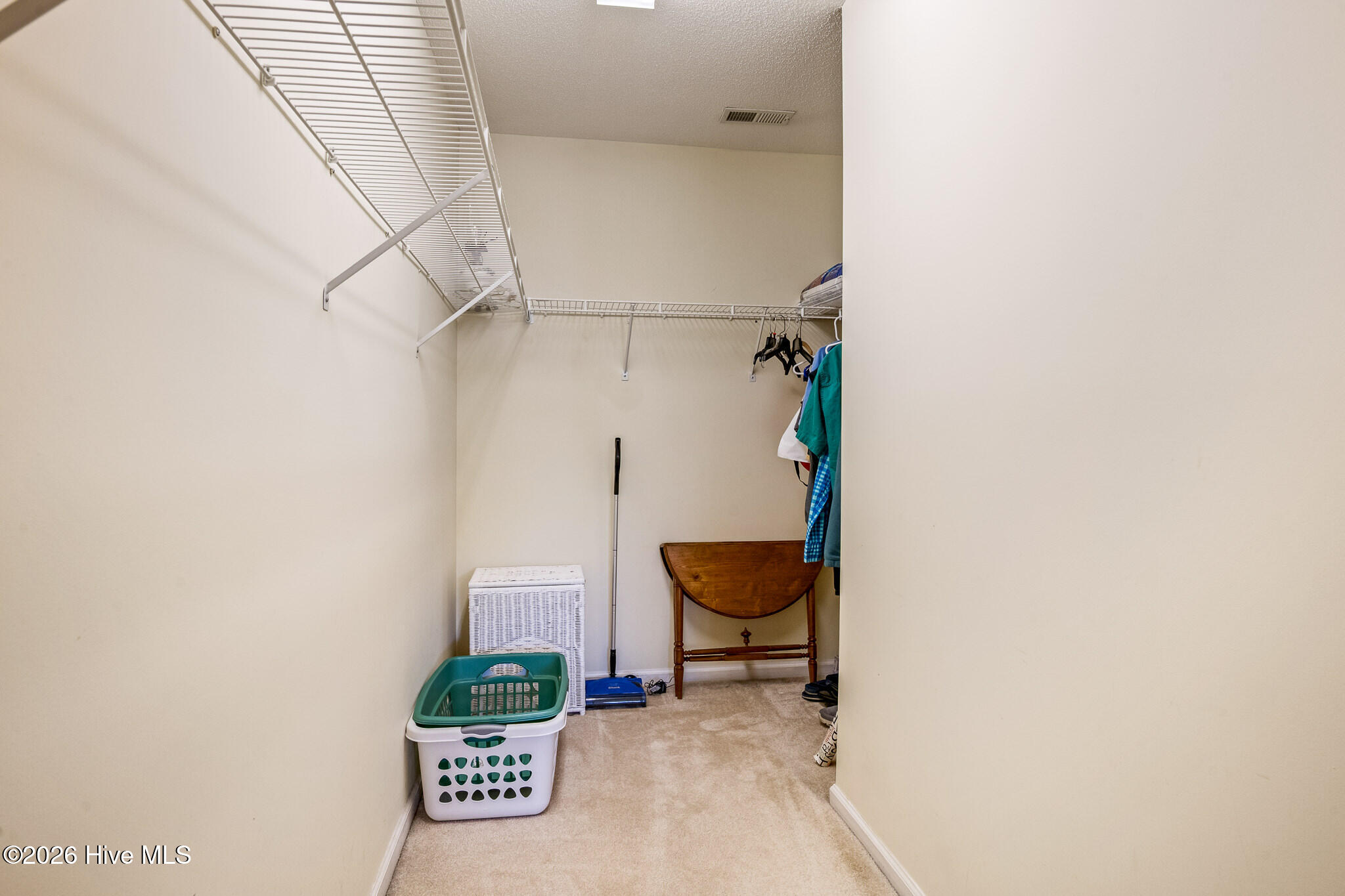 100566913 | Photo 32