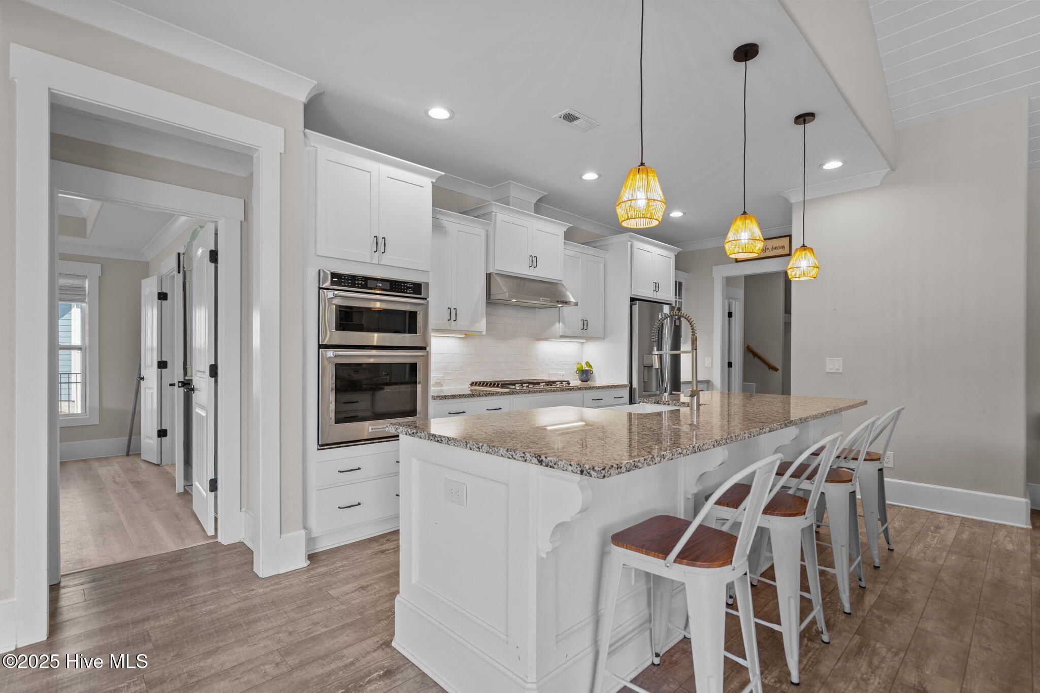 100536162 | Photo 19