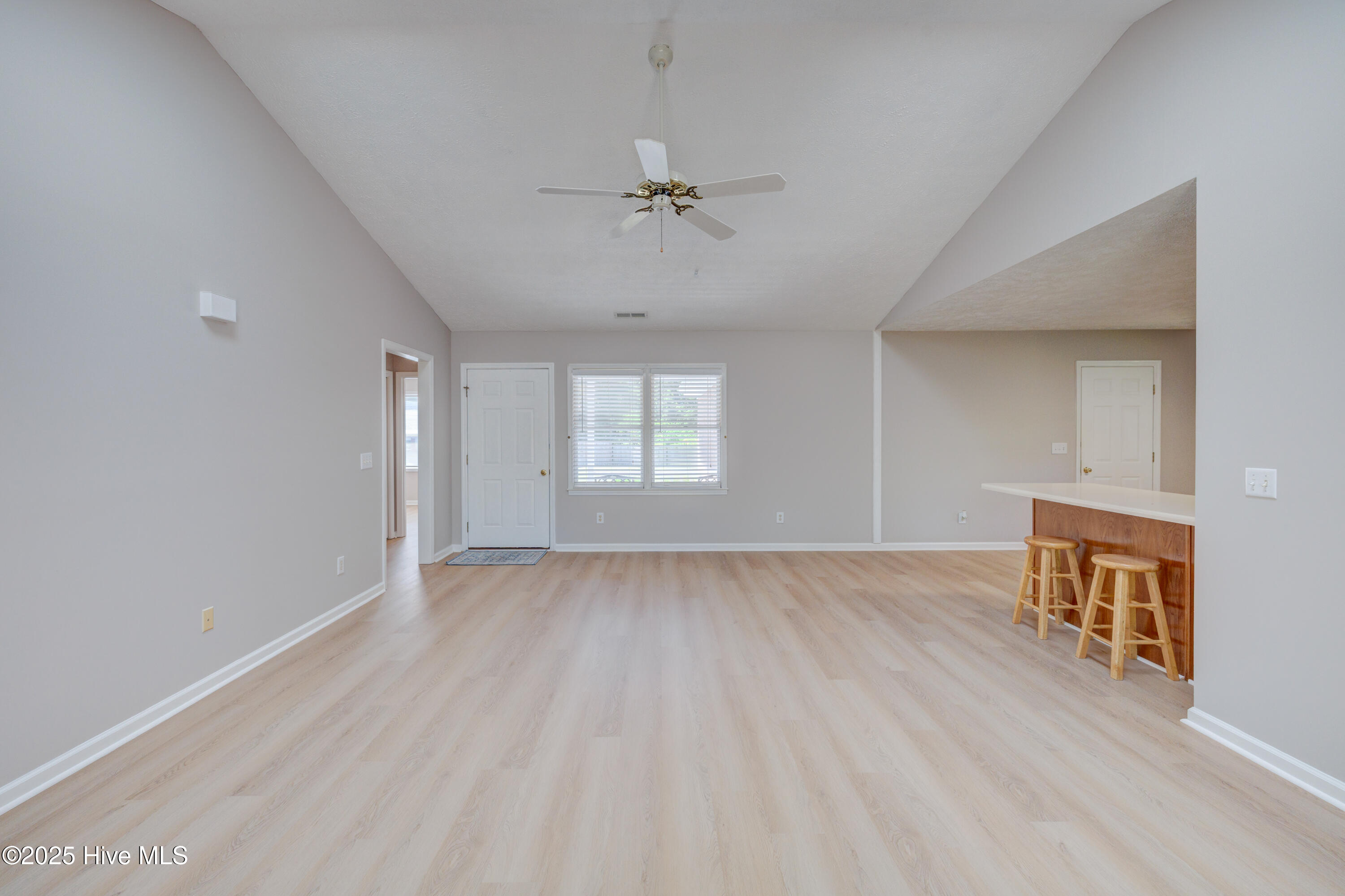 100526962 | Photo 11