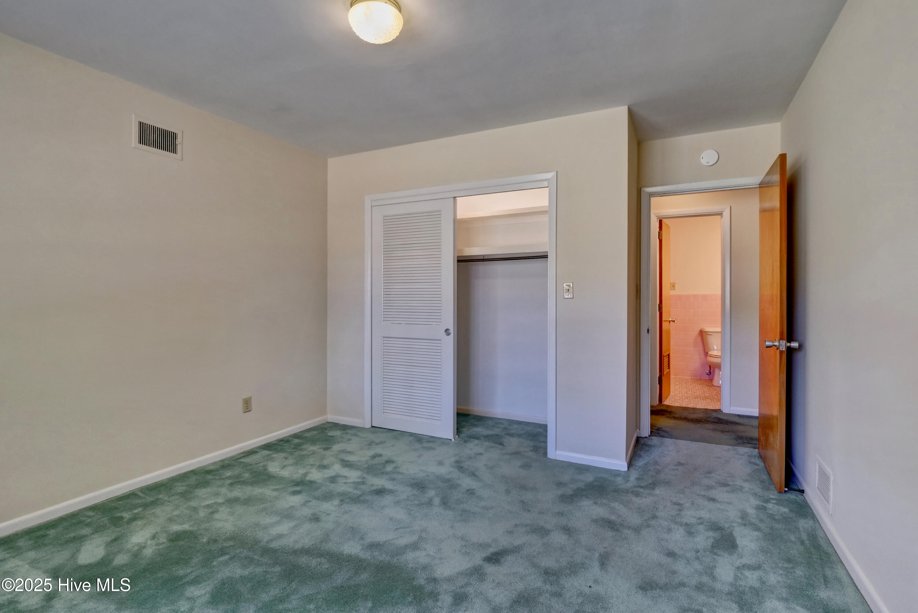 100536317 | Photo 29