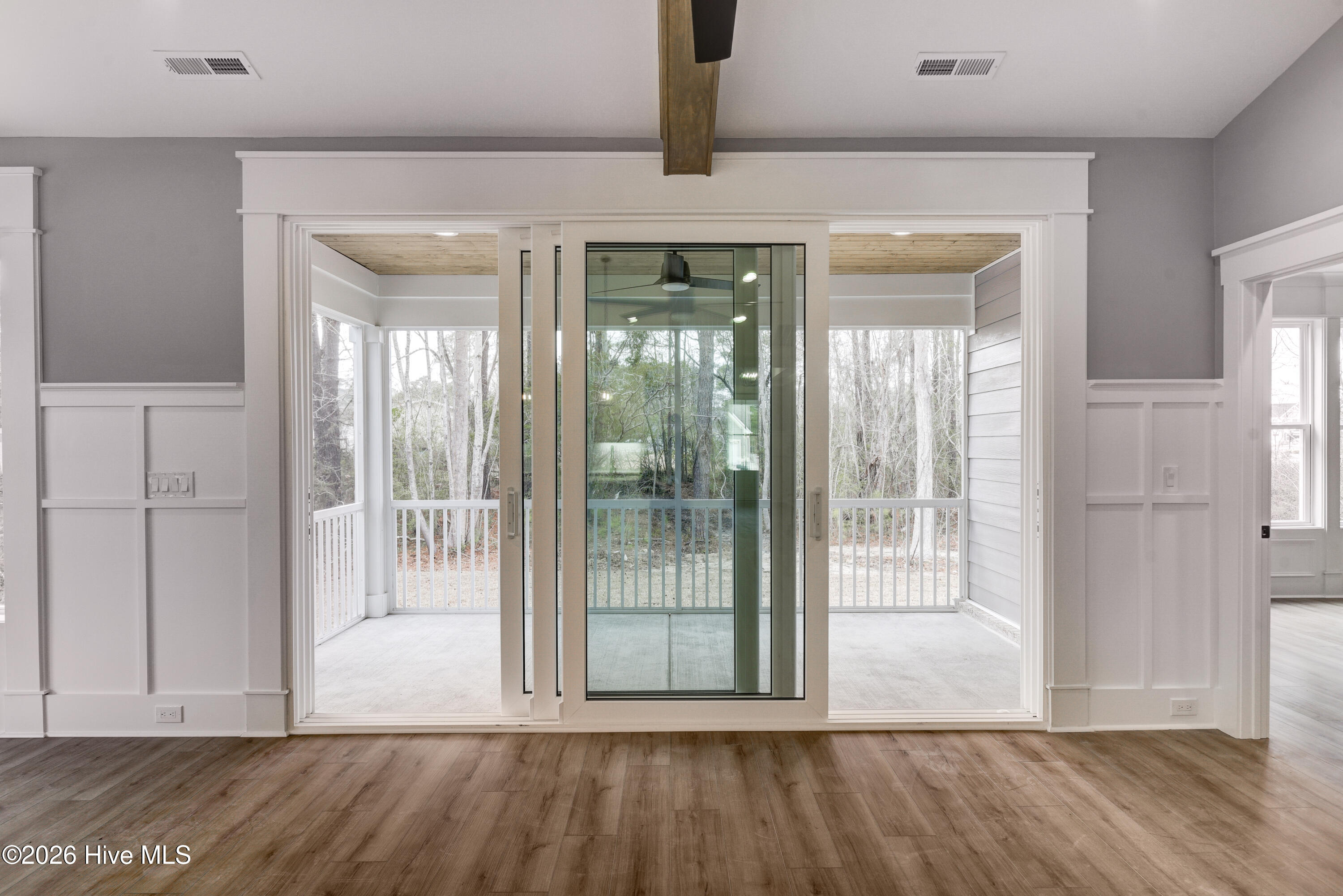 100557484 | Photo 31