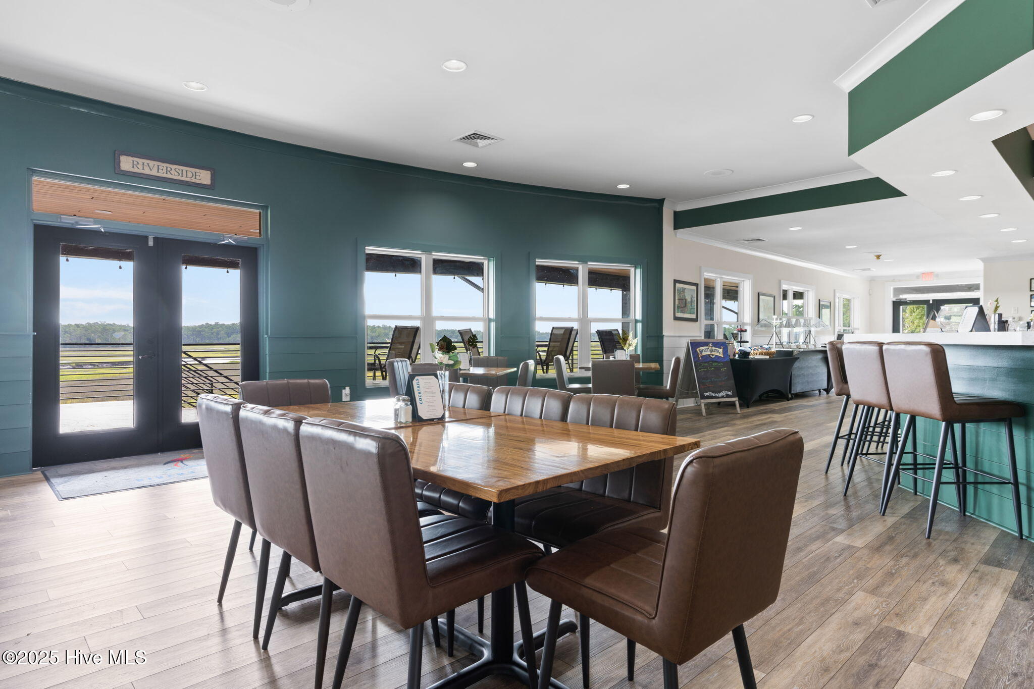 100530249 | Photo 27