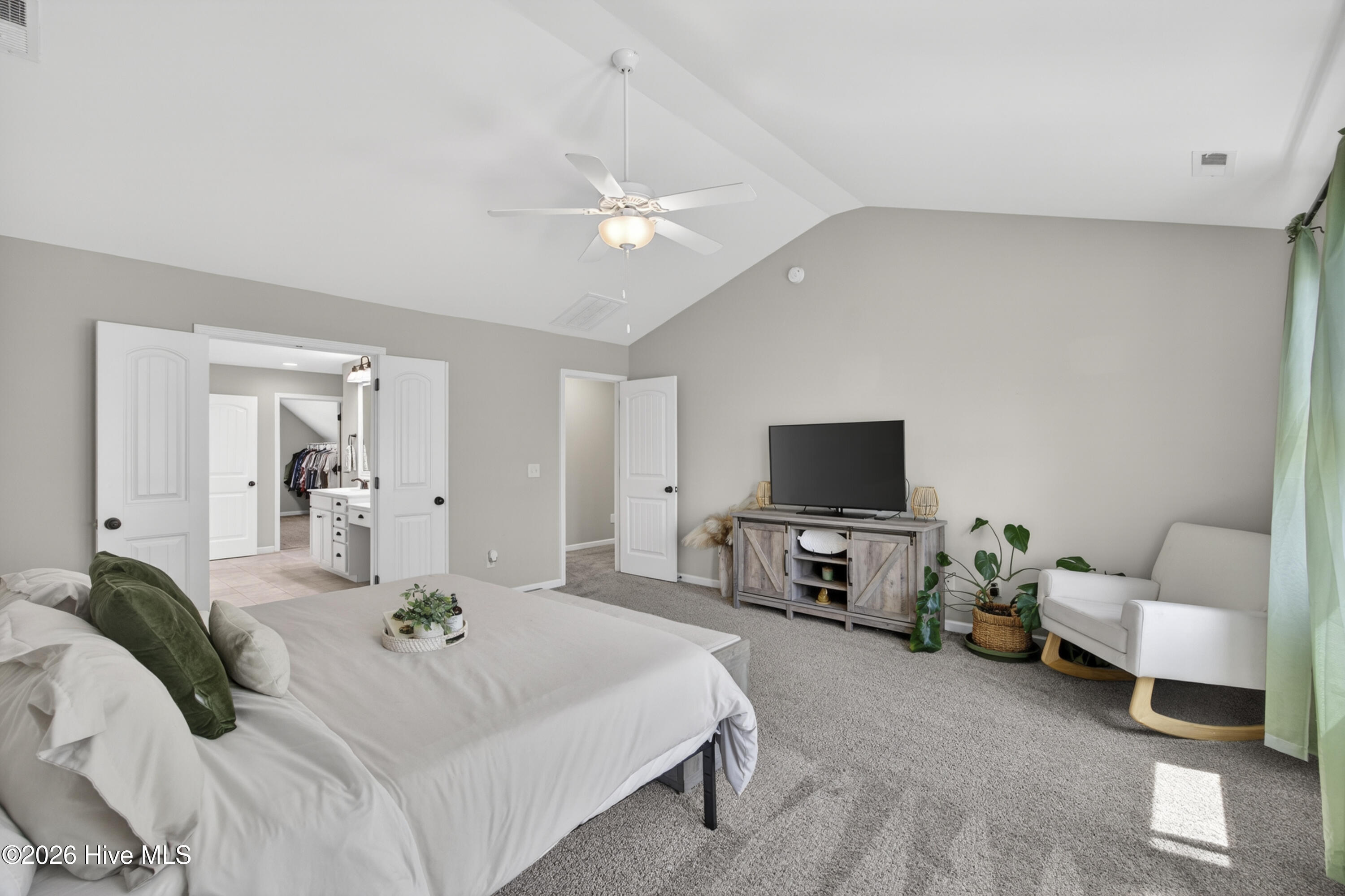 100567368 | Photo 55