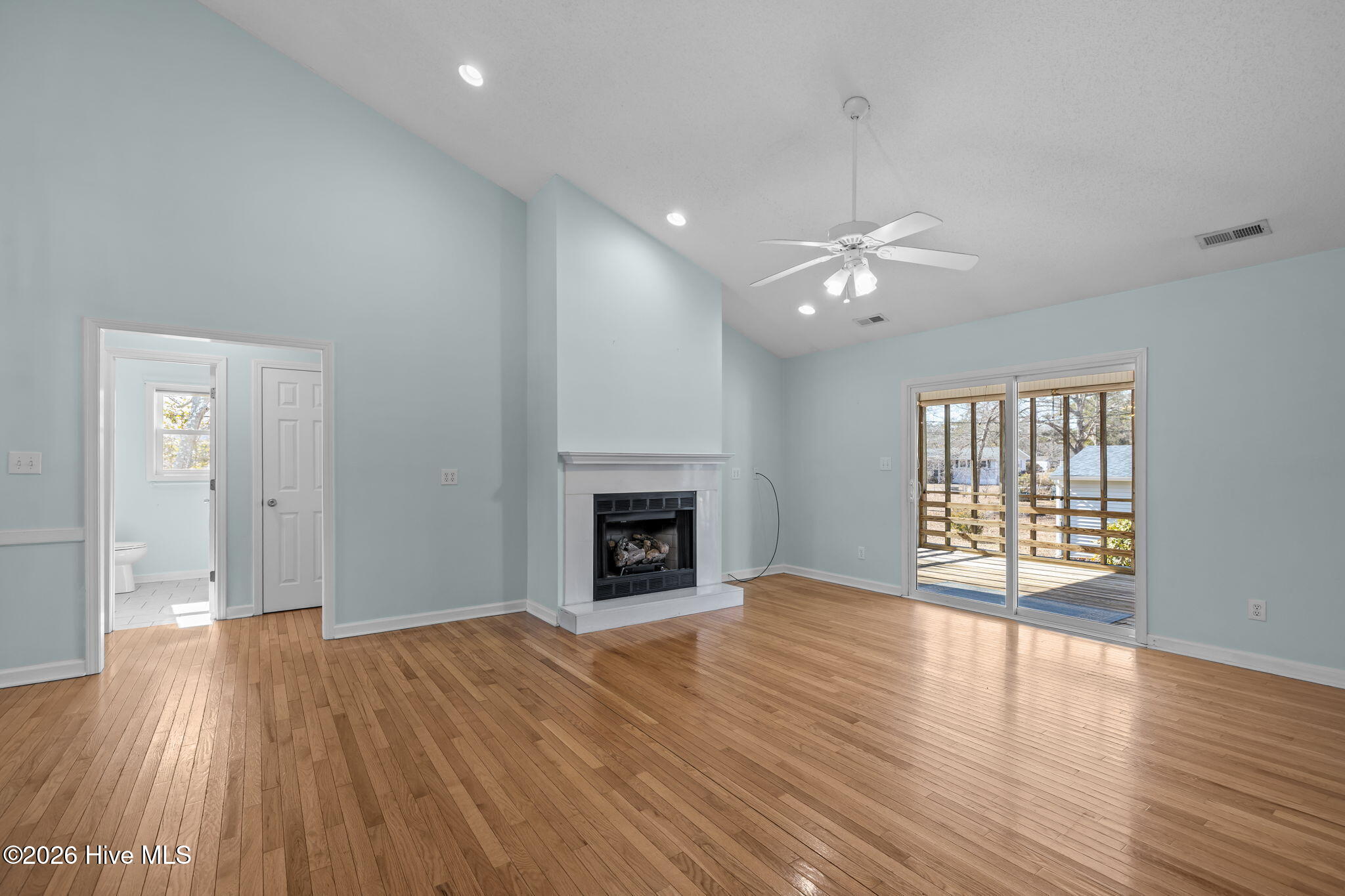 100554027 | Photo 22