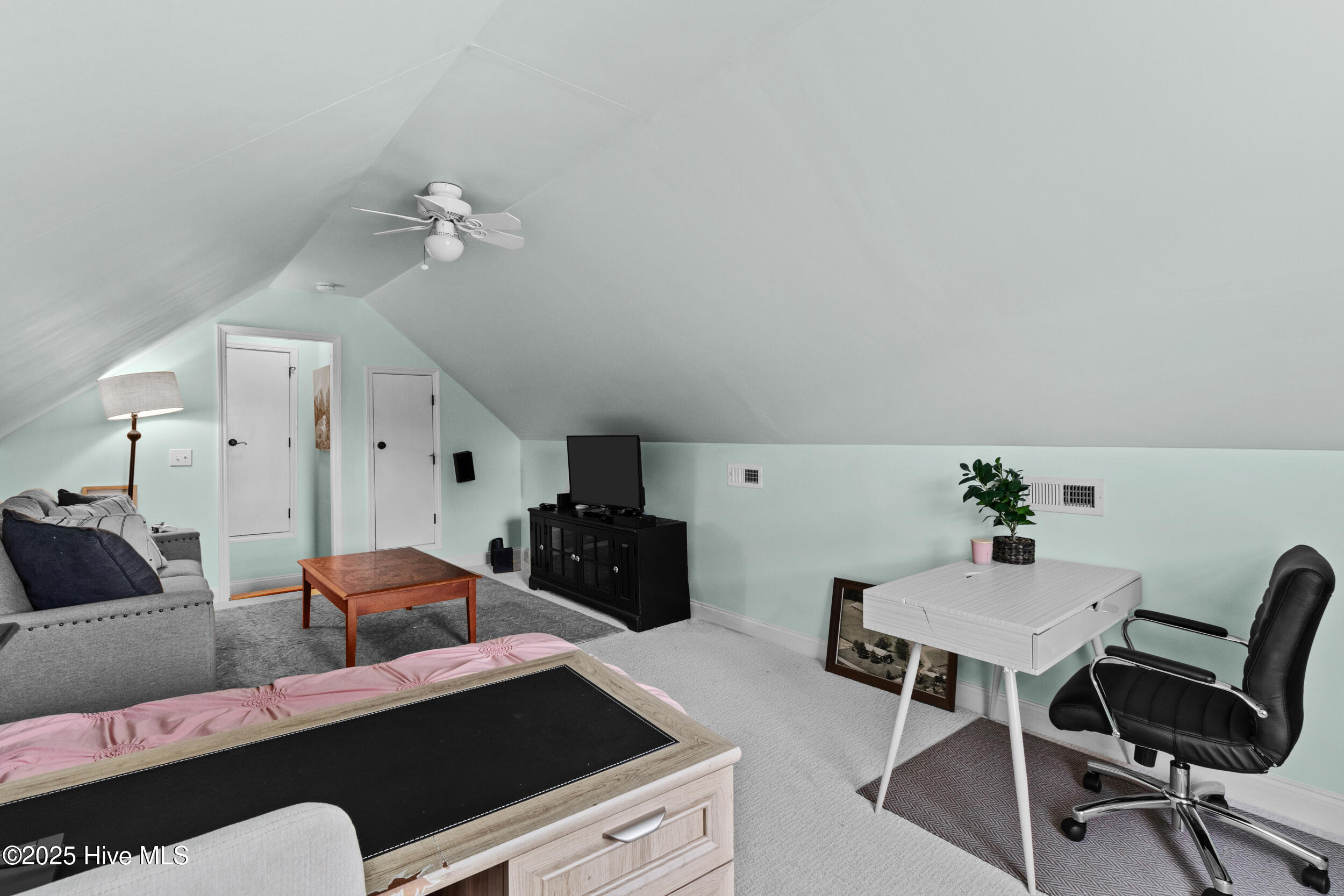 100552310 | Photo 30