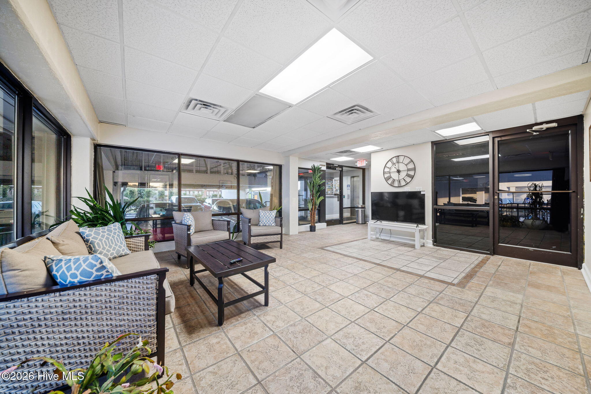 100561772 | Photo 44