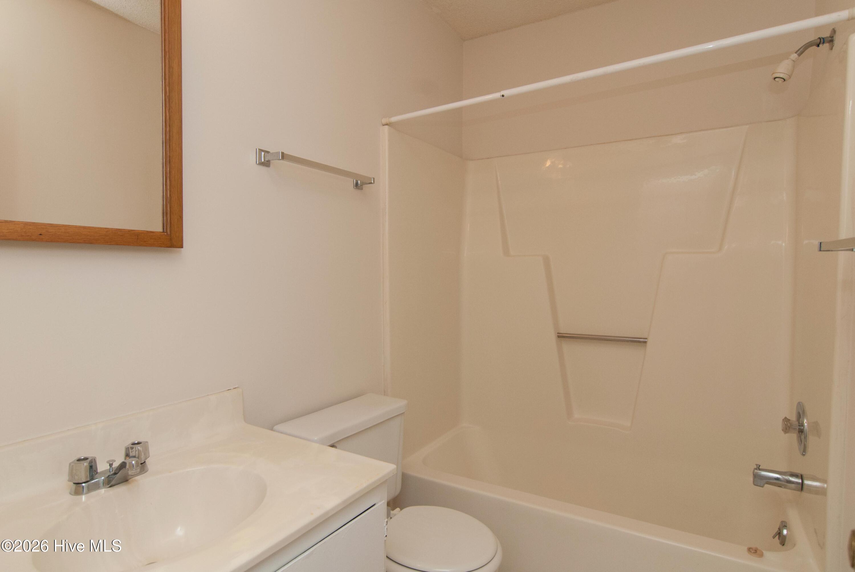 100565374 | Photo 10