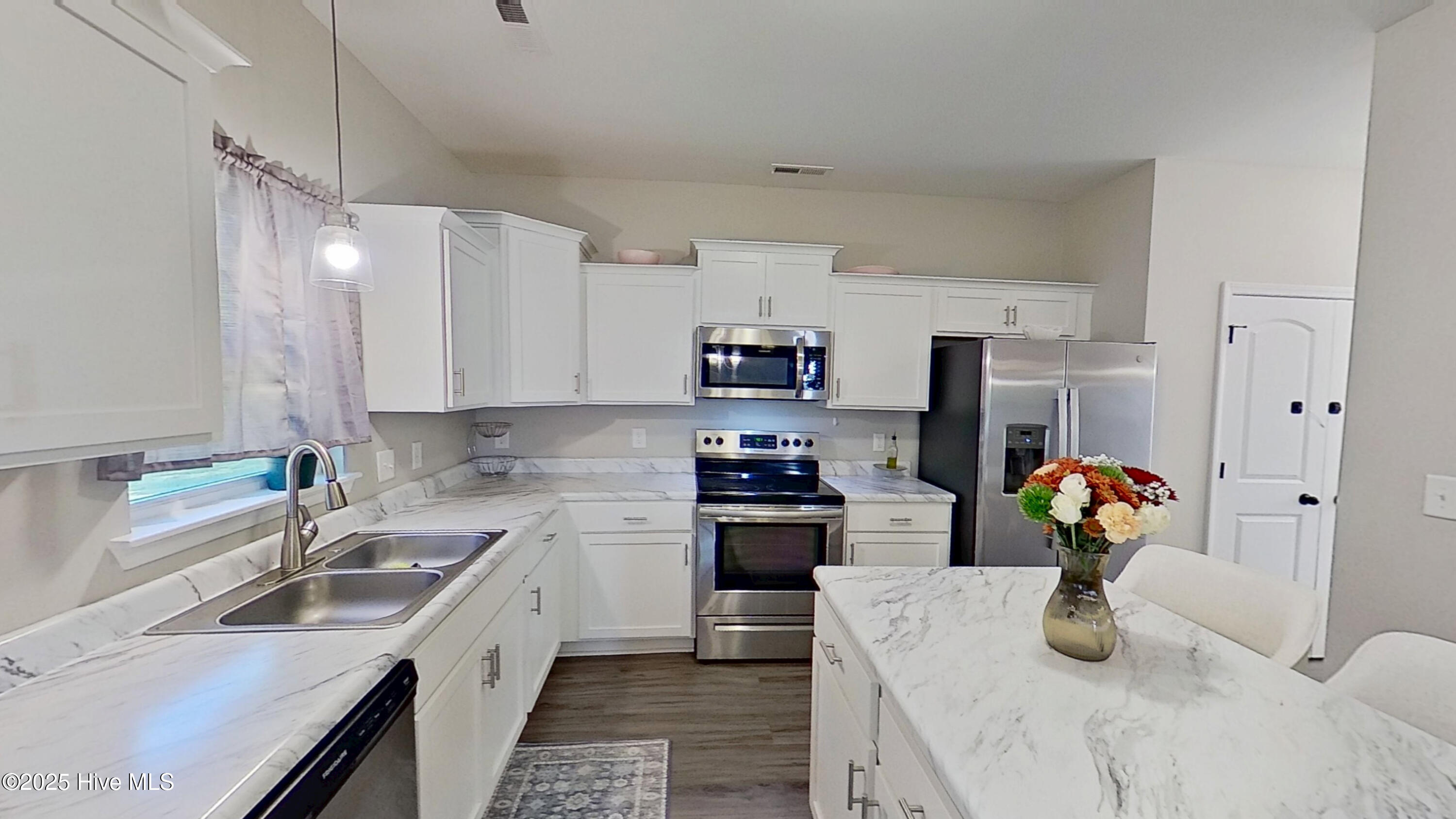 100537612 | Photo 12