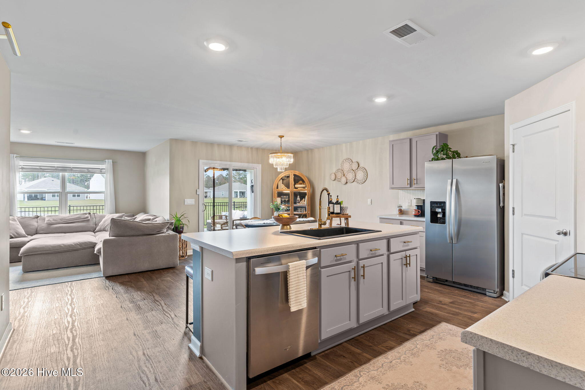 100558929 | Photo 17