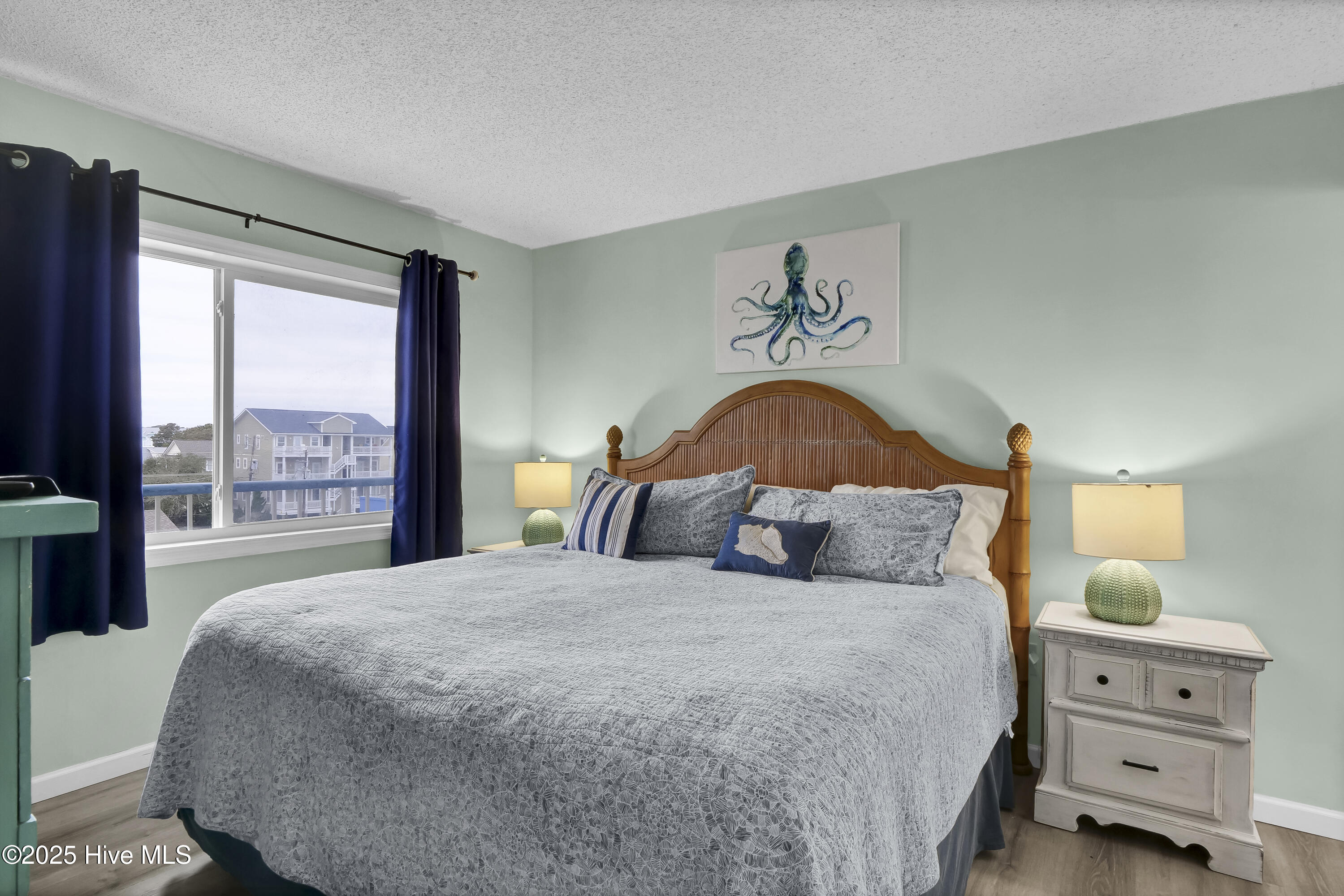 100525752 | Photo 11