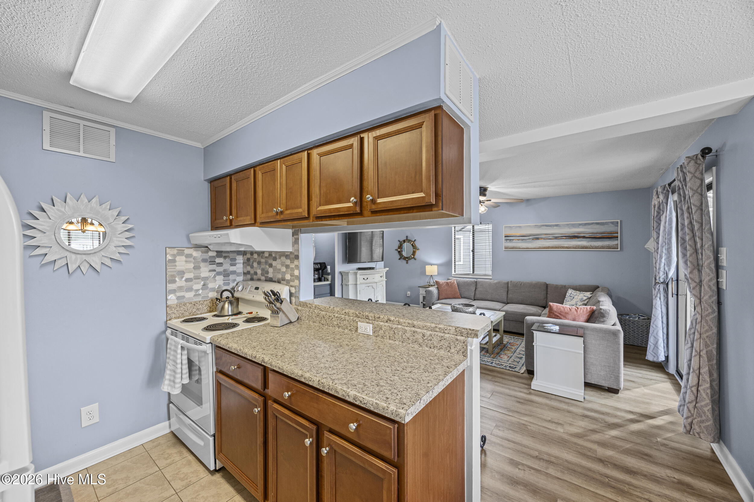 100562612 | Photo 13