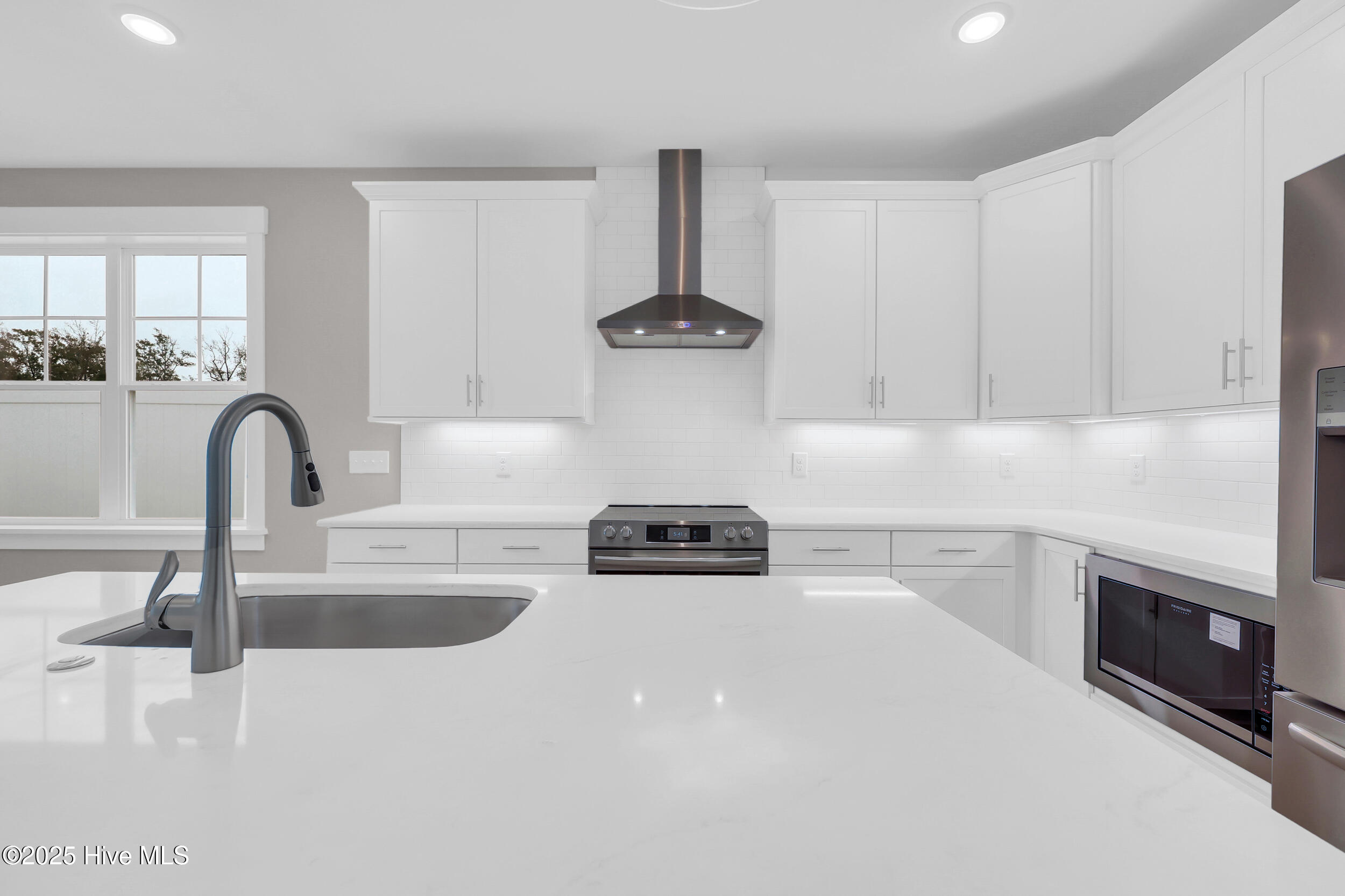 100533655 | Photo 12