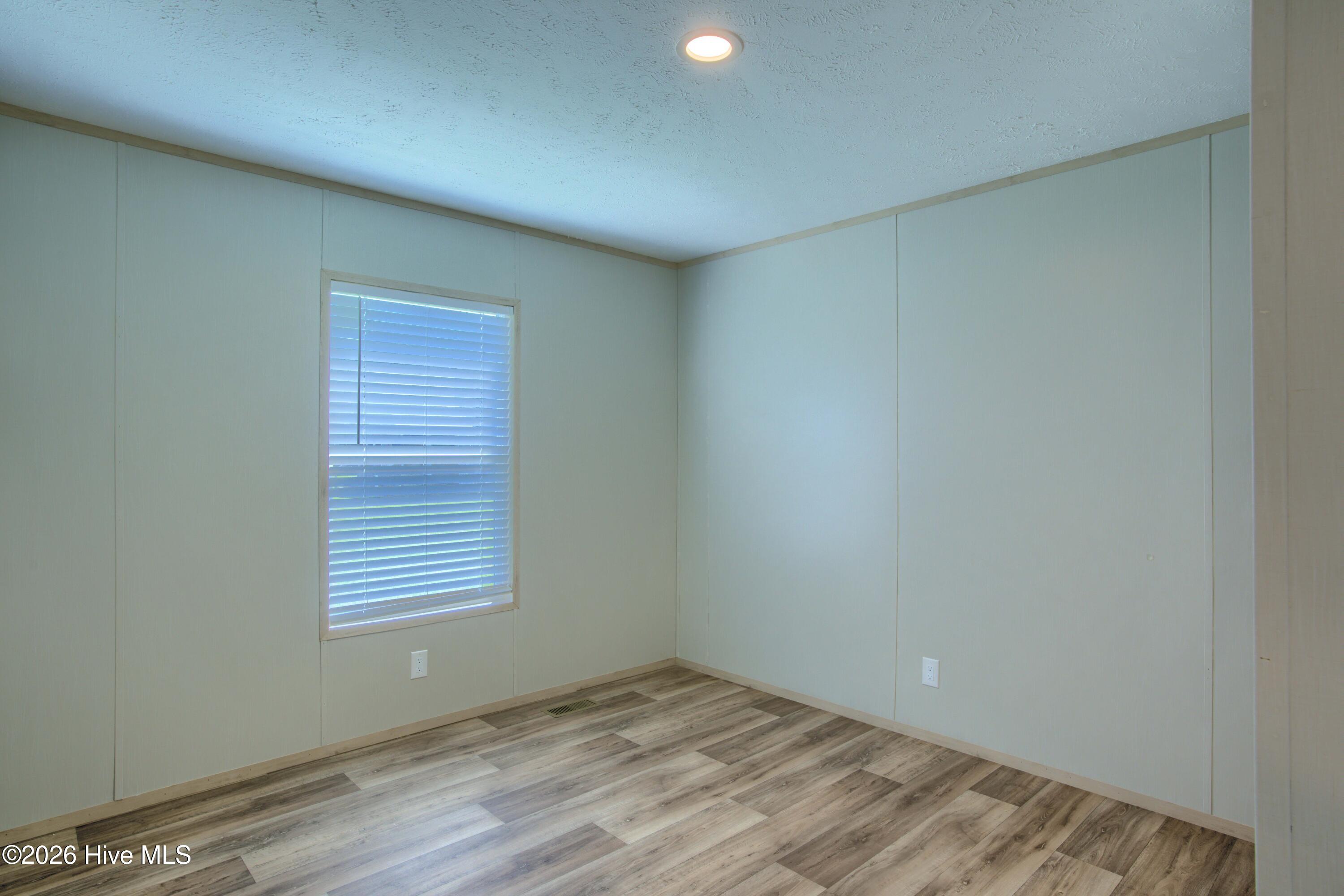 100557064 | Photo 19