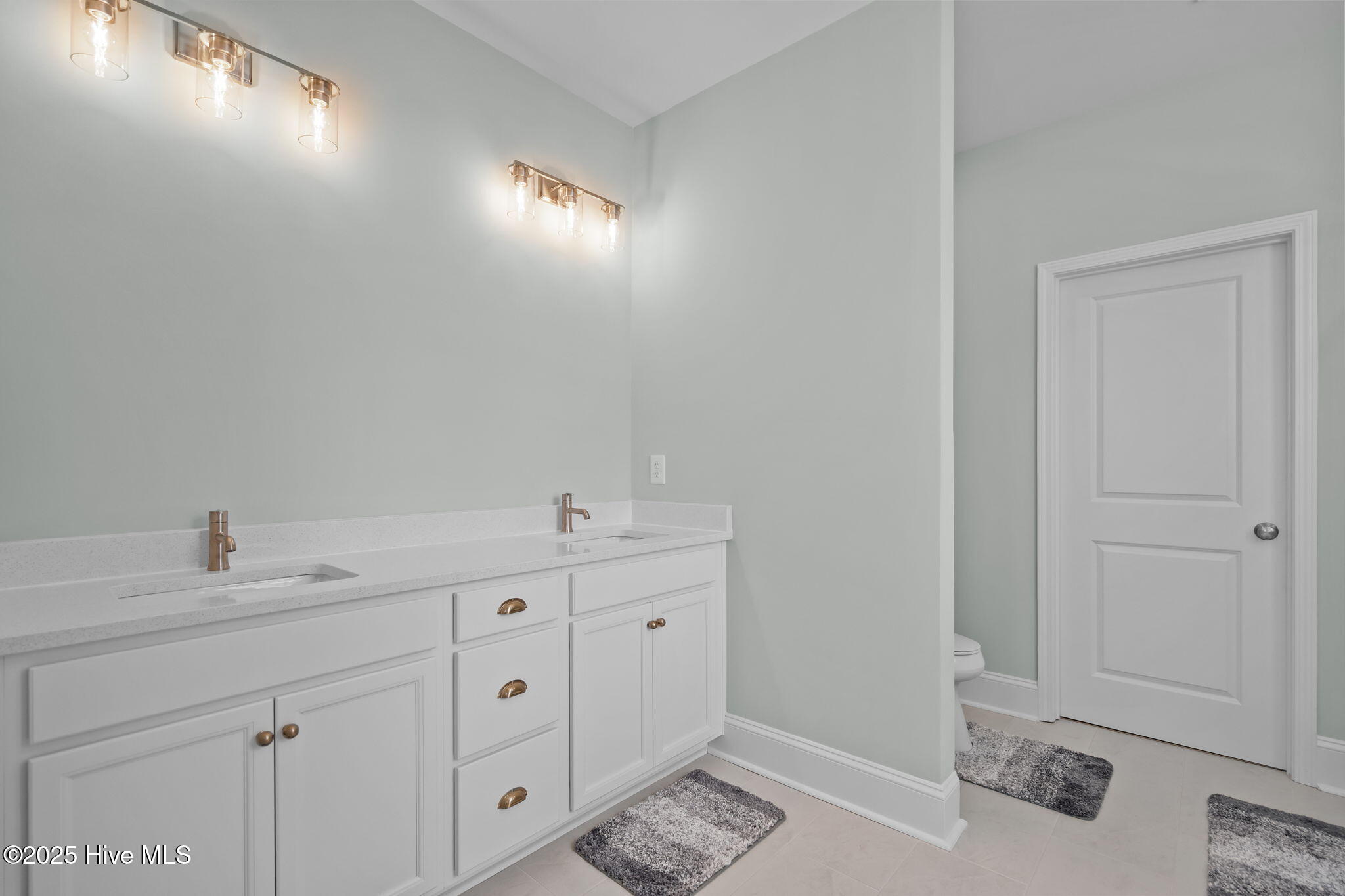 100537775 | Photo 24