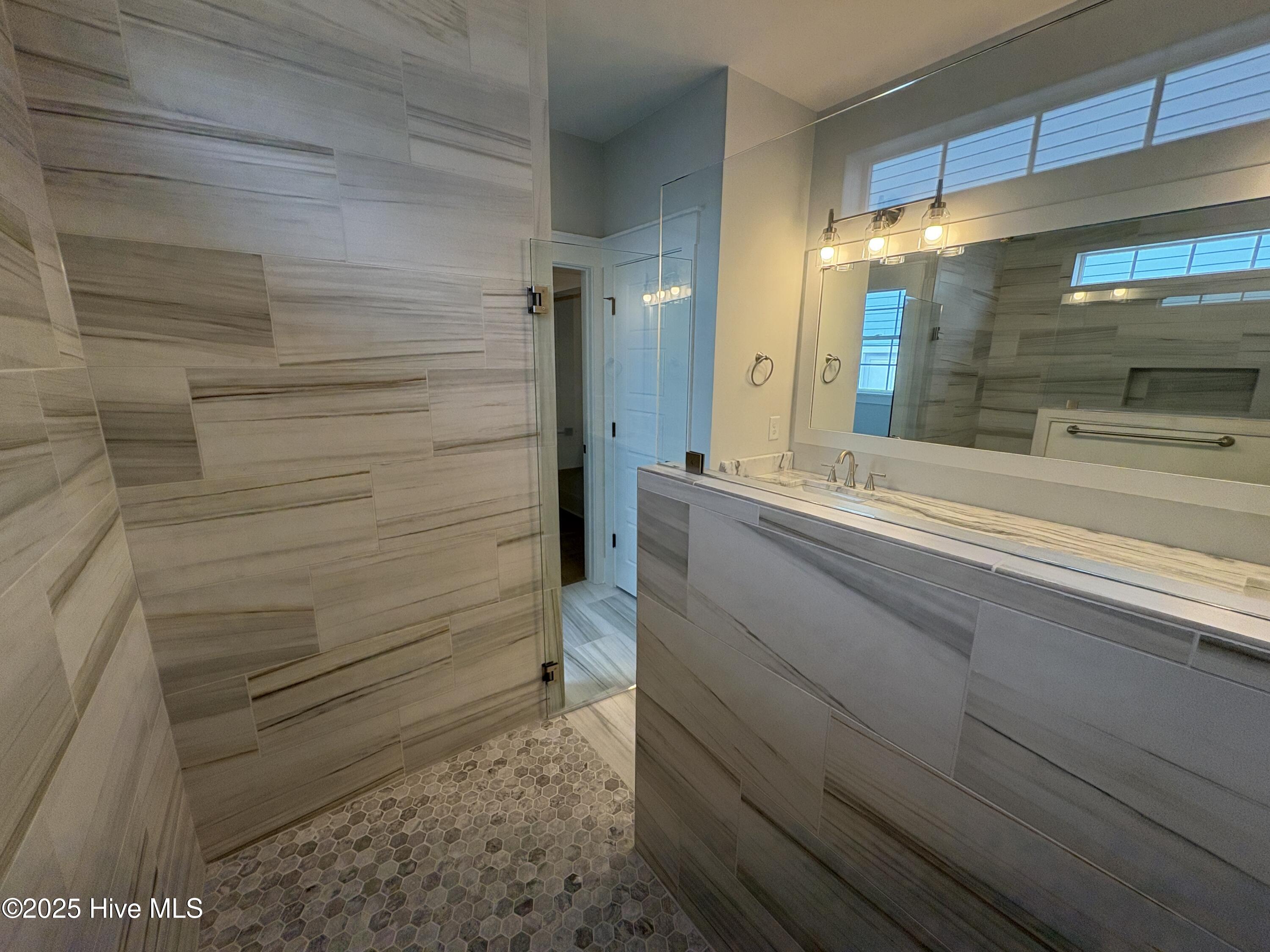 100521777 | Photo 38