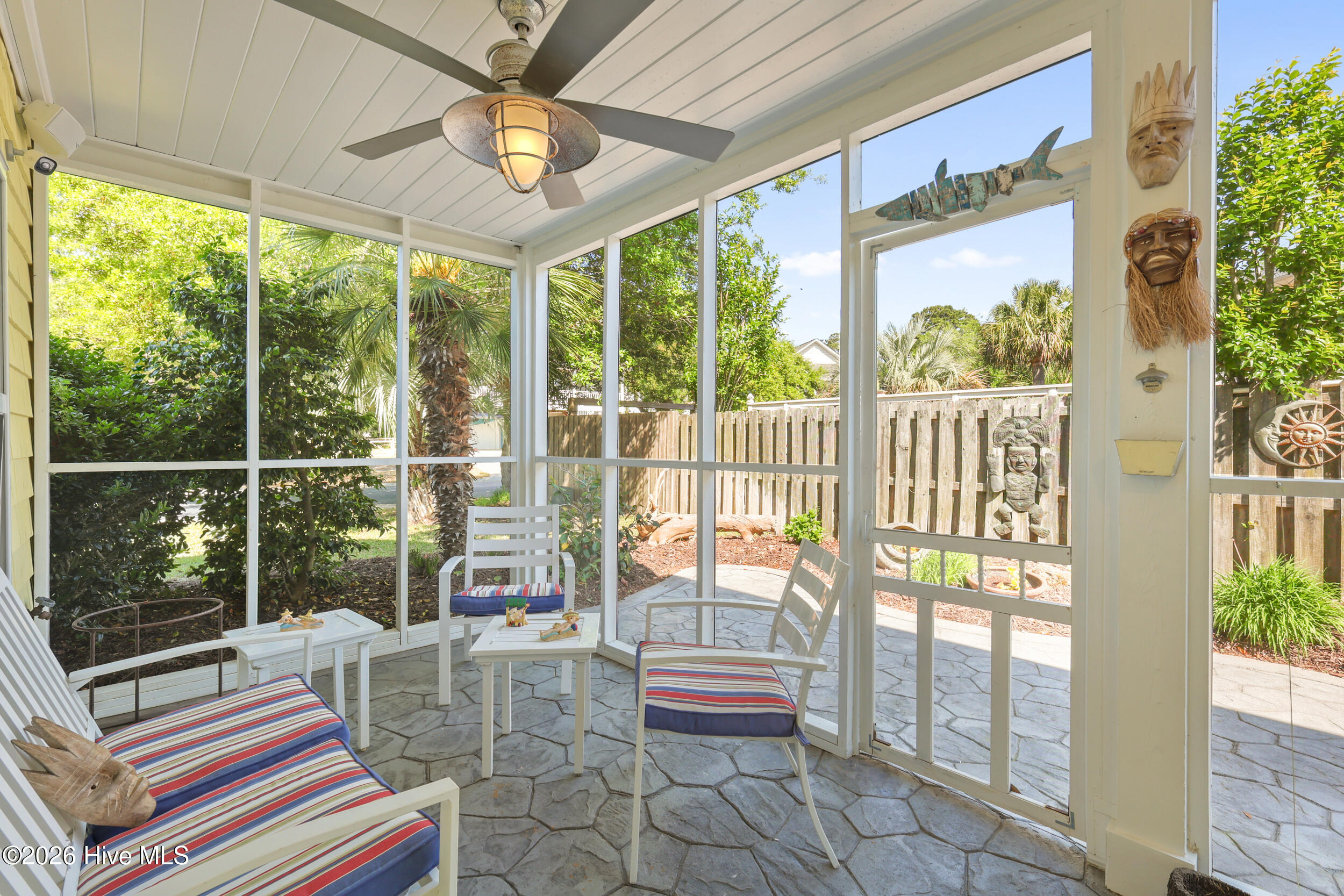 100567989 | Photo 47