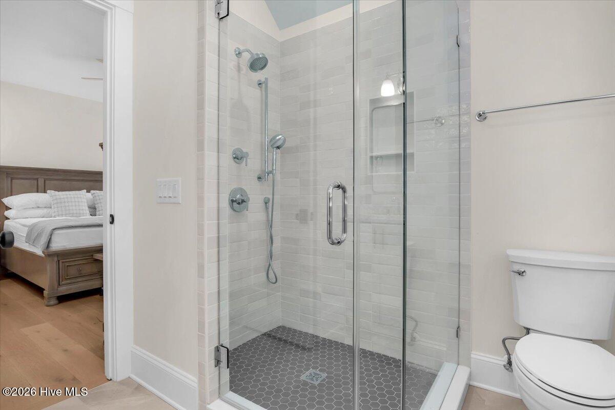 100563677 | Photo 44