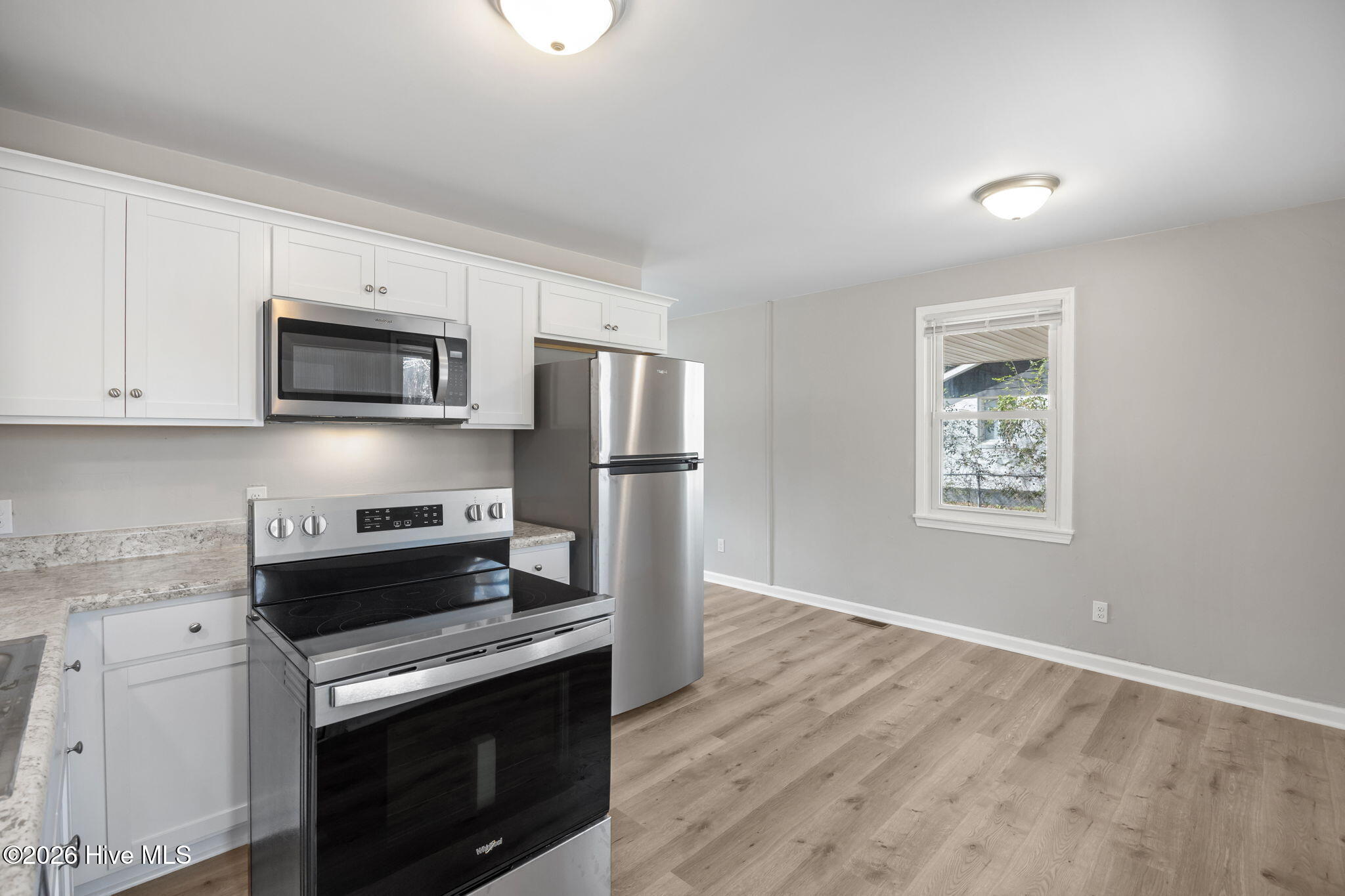 100566430 | Photo 13