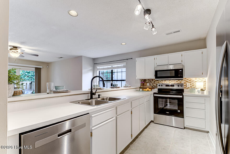 100565987 | Photo 10