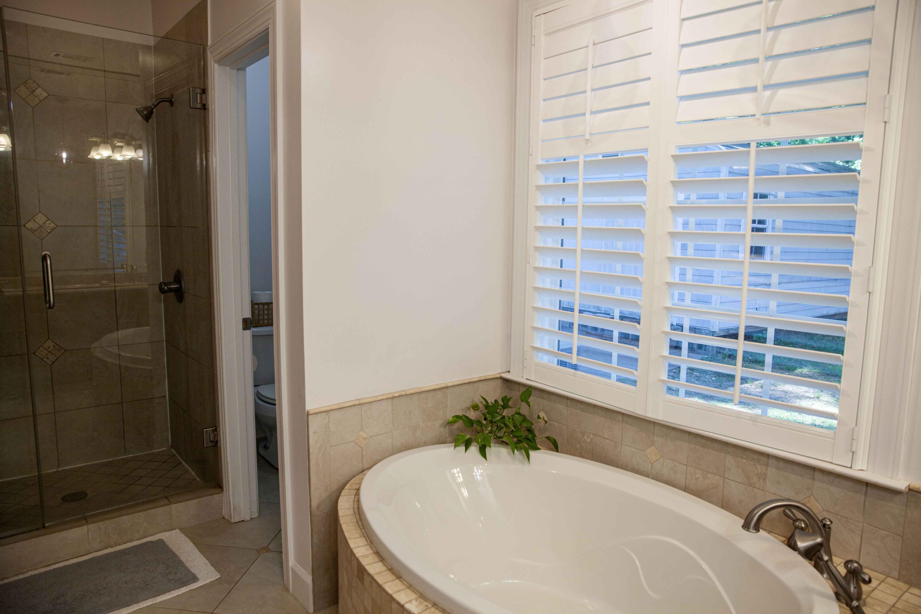 7OwnerBathroom3