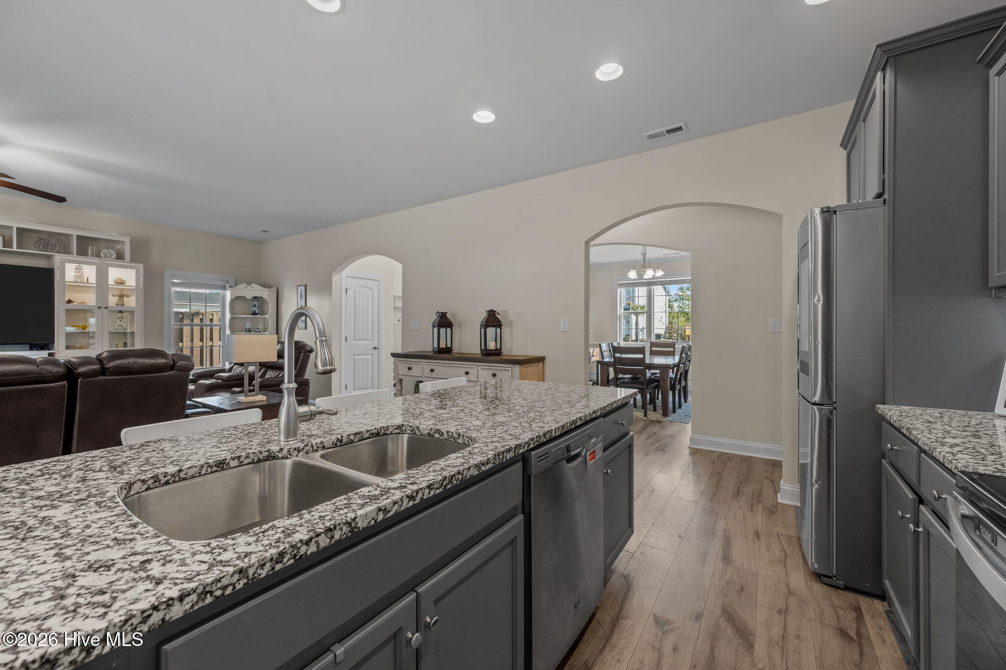 100554000 | Photo 18